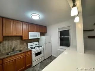 267 Plainfield Avenue, Hempstead, NY, 2 Bedrooms Bedrooms, 4 Rooms Rooms,1 BathroomBathrooms,Residential Lease,For Rent,Plainfield,0,1029008 267 Plainfield Avenue, Hempstead, NY, 2 Bedrooms Bedrooms, 4 Rooms Rooms,1 BathroomBathrooms,Residential Lease,For Rent,Plainfield,0,1029008