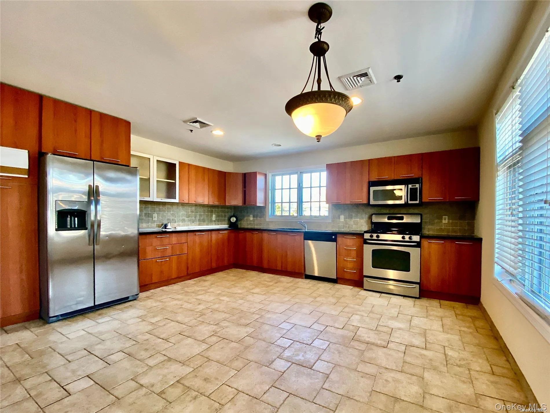 259 Glen Cove Avenue, Oyster Bay, NY, 2 Bedrooms Bedrooms, 4 Rooms Rooms,1 BathroomBathrooms,Residential Lease,For Rent,Glen Cove,0,1029036 259 Glen Cove Avenue, Oyster Bay, NY, 2 Bedrooms Bedrooms, 4 Rooms Rooms,1 BathroomBathrooms,Residential Lease,For Rent,Glen Cove,0,1029036