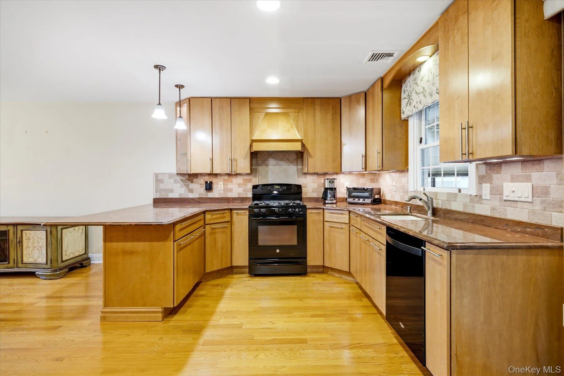 948 Cathedral Avenue, Hempstead, NY, 3 Bedrooms Bedrooms, 9 Rooms Rooms,3 BathroomsBathrooms,Residential,For Rent,Cathedral,0,1029039 948 Cathedral Avenue, Hempstead, NY, 3 Bedrooms Bedrooms, 9 Rooms Rooms,3 BathroomsBathrooms,Residential,For Rent,Cathedral,0,1029039