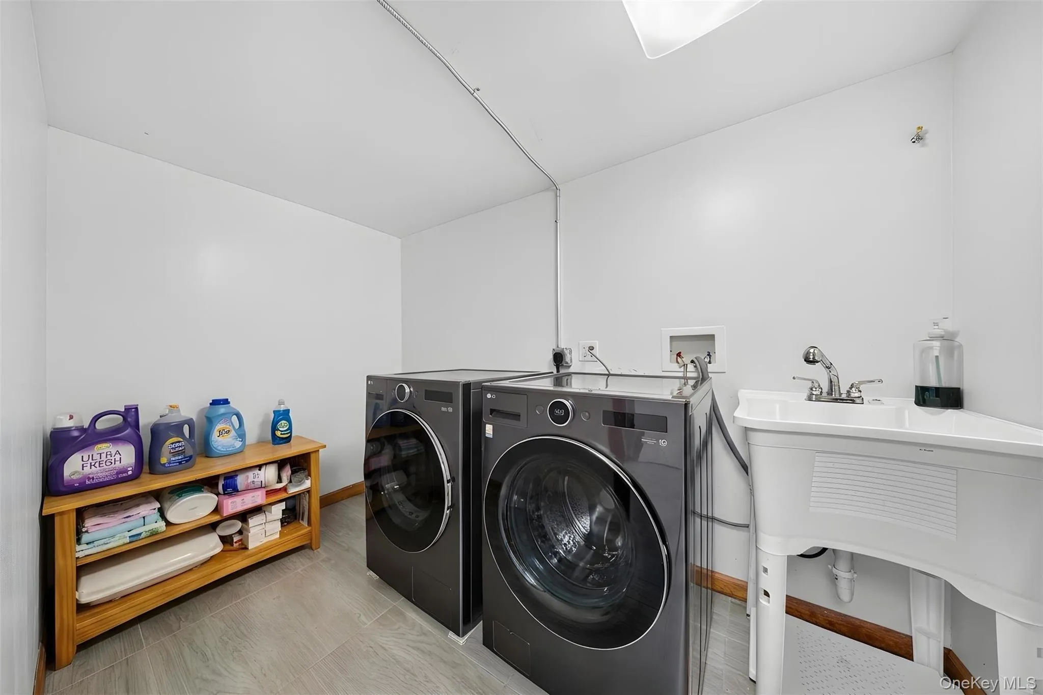 17019 Pidgeon Meadow Road, New York, NY, 4 Bedrooms Bedrooms, 7 Rooms Rooms,2 BathroomsBathrooms,Residential,For Rent,Pidgeon Meadow,0,1029040 17019 Pidgeon Meadow Road, New York, NY, 4 Bedrooms Bedrooms, 7 Rooms Rooms,2 BathroomsBathrooms,Residential,For Rent,Pidgeon Meadow,0,1029040