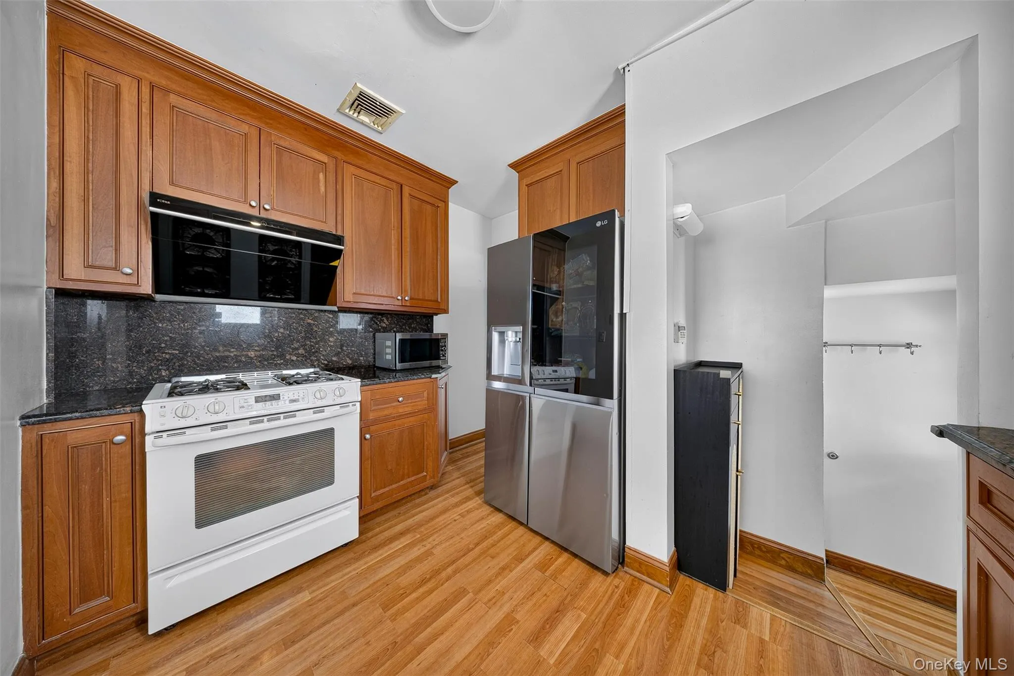 17019 Pidgeon Meadow Road, New York, NY, 4 Bedrooms Bedrooms, 7 Rooms Rooms,2 BathroomsBathrooms,Residential,For Rent,Pidgeon Meadow,0,1029040 17019 Pidgeon Meadow Road, New York, NY, 4 Bedrooms Bedrooms, 7 Rooms Rooms,2 BathroomsBathrooms,Residential,For Rent,Pidgeon Meadow,0,1029040