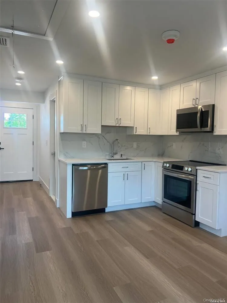 152 South Country Rd, Brookhaven, NY, 1 Bedroom Bedrooms, 3 Rooms Rooms,1 BathroomBathrooms,Residential Lease,For Rent,South Country Rd,0,1029042 152 South Country Rd, Brookhaven, NY, 1 Bedroom Bedrooms, 3 Rooms Rooms,1 BathroomBathrooms,Residential Lease,For Rent,South Country Rd,0,1029042