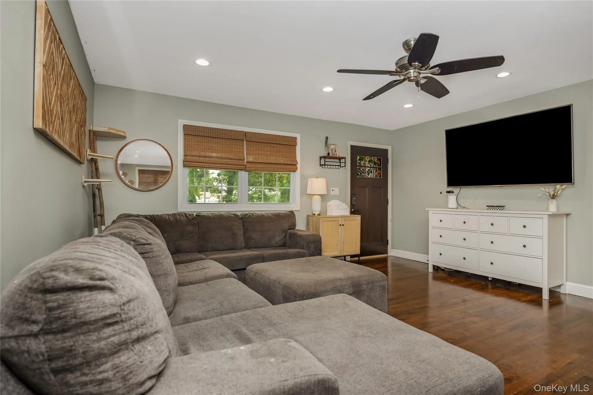 183 Cherokee Street, Islip, NY, 3 Bedrooms Bedrooms, 7 Rooms Rooms,1 BathroomBathrooms,Residential,For Rent,Cherokee,0,1029047 183 Cherokee Street, Islip, NY, 3 Bedrooms Bedrooms, 7 Rooms Rooms,1 BathroomBathrooms,Residential,For Rent,Cherokee,0,1029047