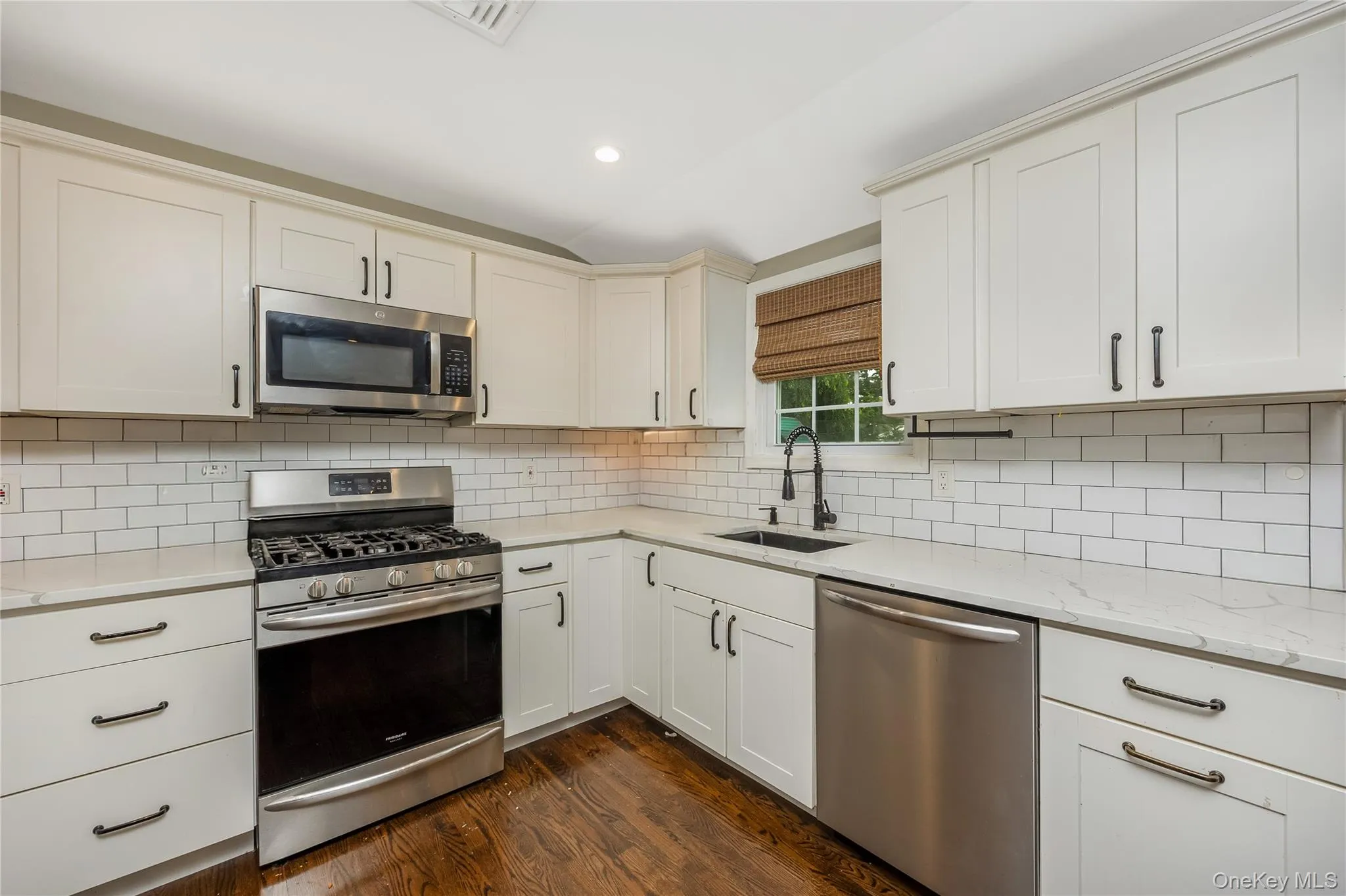183 Cherokee Street, Islip, NY, 3 Bedrooms Bedrooms, 7 Rooms Rooms,1 BathroomBathrooms,Residential,For Rent,Cherokee,0,1029047 183 Cherokee Street, Islip, NY, 3 Bedrooms Bedrooms, 7 Rooms Rooms,1 BathroomBathrooms,Residential,For Rent,Cherokee,0,1029047