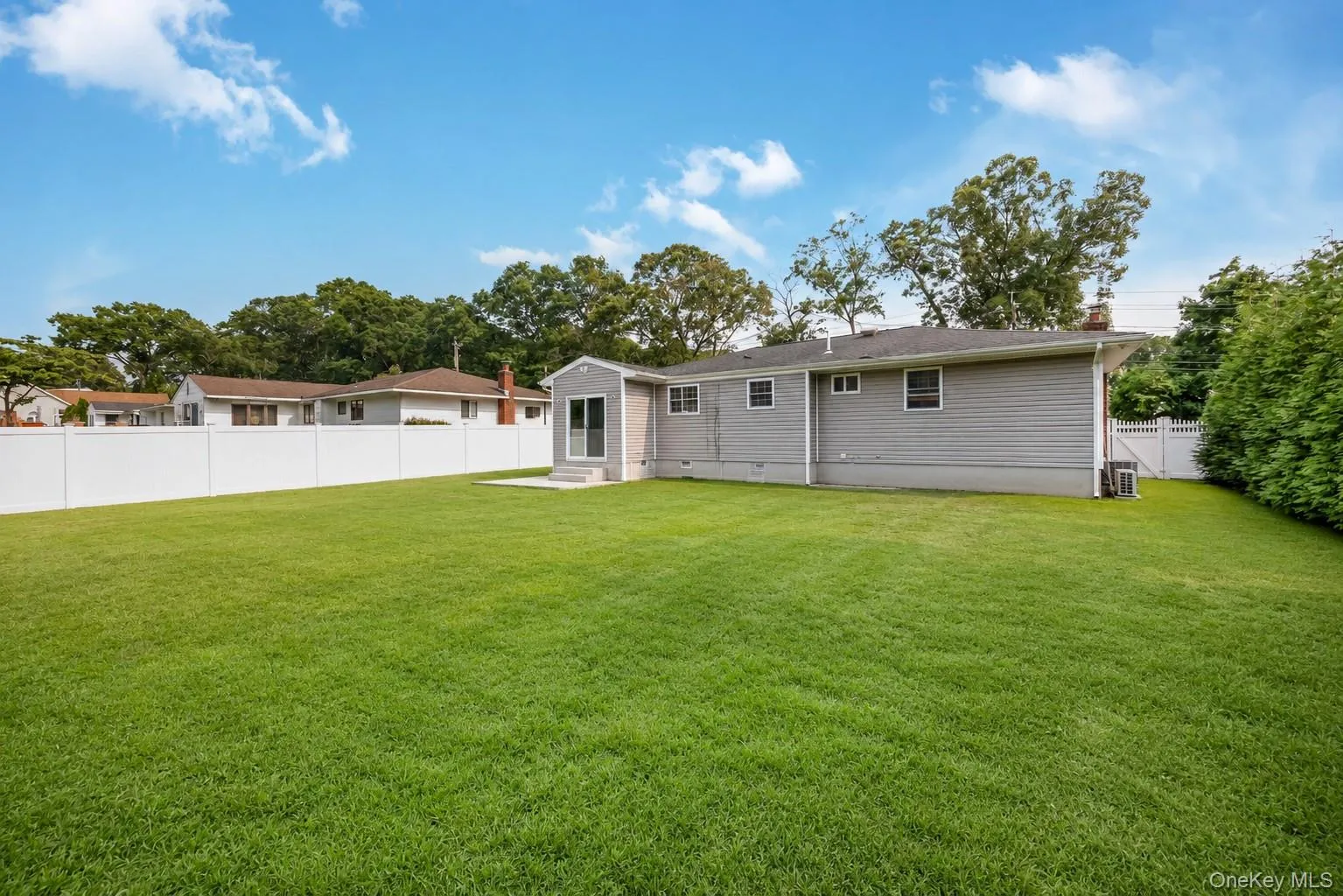 183 Cherokee Street, Islip, NY, 3 Bedrooms Bedrooms, 7 Rooms Rooms,1 BathroomBathrooms,Residential,For Rent,Cherokee,0,1029047 183 Cherokee Street, Islip, NY, 3 Bedrooms Bedrooms, 7 Rooms Rooms,1 BathroomBathrooms,Residential,For Rent,Cherokee,0,1029047