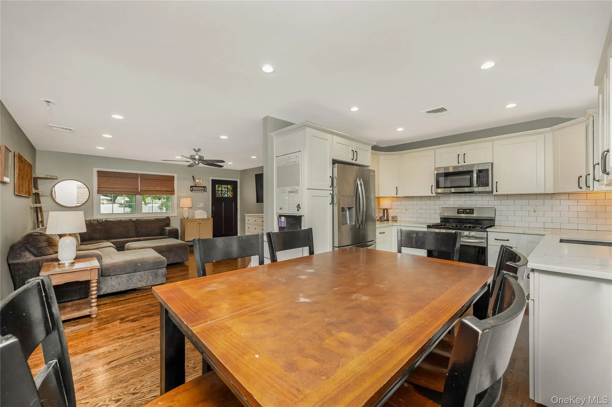 183 Cherokee Street, Islip, NY, 3 Bedrooms Bedrooms, 7 Rooms Rooms,1 BathroomBathrooms,Residential,For Rent,Cherokee,0,1029047 183 Cherokee Street, Islip, NY, 3 Bedrooms Bedrooms, 7 Rooms Rooms,1 BathroomBathrooms,Residential,For Rent,Cherokee,0,1029047