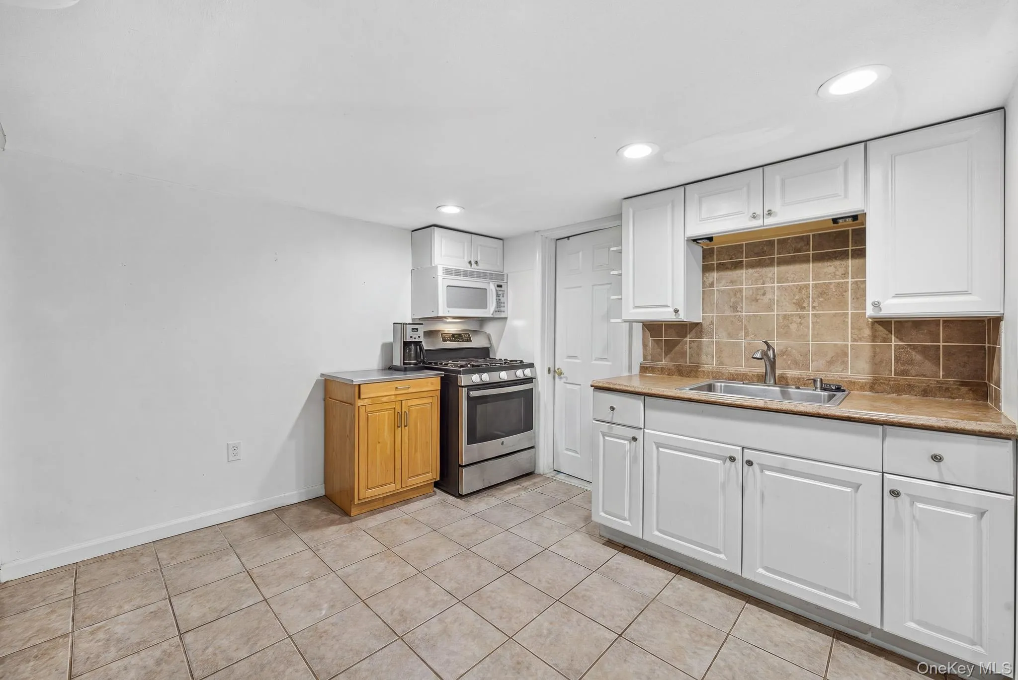 152 Parkwood Drive, Brookhaven, NY, 3 Bedrooms Bedrooms, 9 Rooms Rooms,2 BathroomsBathrooms,Residential,For Rent,Parkwood,0,1029049 152 Parkwood Drive, Brookhaven, NY, 3 Bedrooms Bedrooms, 9 Rooms Rooms,2 BathroomsBathrooms,Residential,For Rent,Parkwood,0,1029049