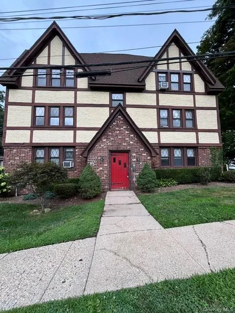 44 Oakwood Road, Huntington, NY, 2 Bedrooms Bedrooms, 4 Rooms Rooms,1 BathroomBathrooms,Residential Lease,For Rent,Oakwood,0,1029056 44 Oakwood Road, Huntington, NY, 2 Bedrooms Bedrooms, 4 Rooms Rooms,1 BathroomBathrooms,Residential Lease,For Rent,Oakwood,0,1029056