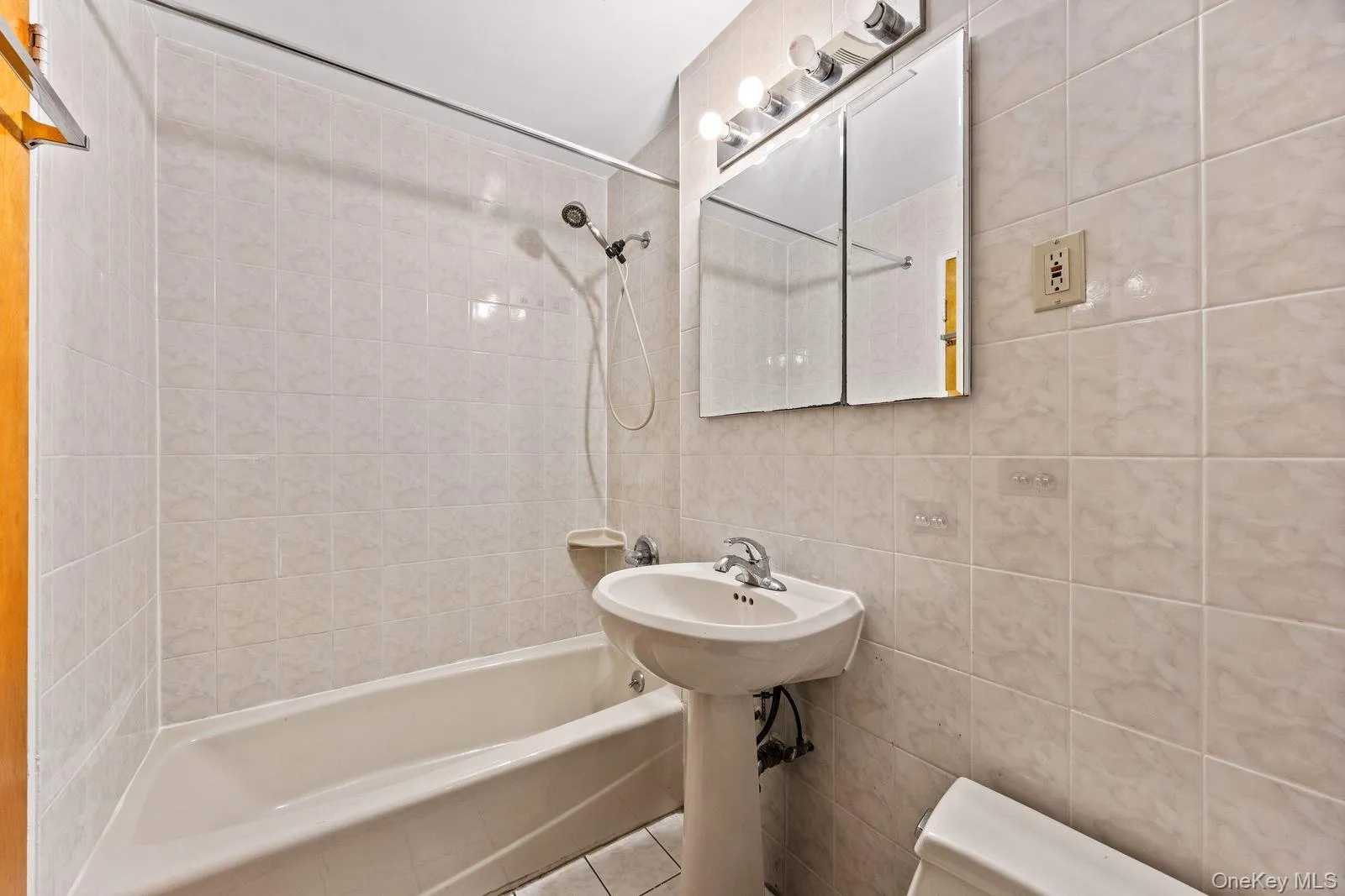 204-20 45th Drive, New York, NY, 2 Bedrooms Bedrooms, 5 Rooms Rooms,1 BathroomBathrooms,Residential,For Rent,45th,0,1029066 204-20 45th Drive, New York, NY, 2 Bedrooms Bedrooms, 5 Rooms Rooms,1 BathroomBathrooms,Residential,For Rent,45th,0,1029066