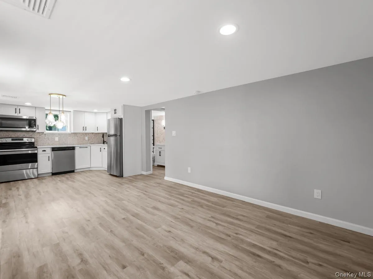 49 Furman Lane, Brookhaven, NY, 1 Bedroom Bedrooms, 5 Rooms Rooms,1 BathroomBathrooms,Residential Lease,For Rent,Furman,0,1029075 49 Furman Lane, Brookhaven, NY, 1 Bedroom Bedrooms, 5 Rooms Rooms,1 BathroomBathrooms,Residential Lease,For Rent,Furman,0,1029075