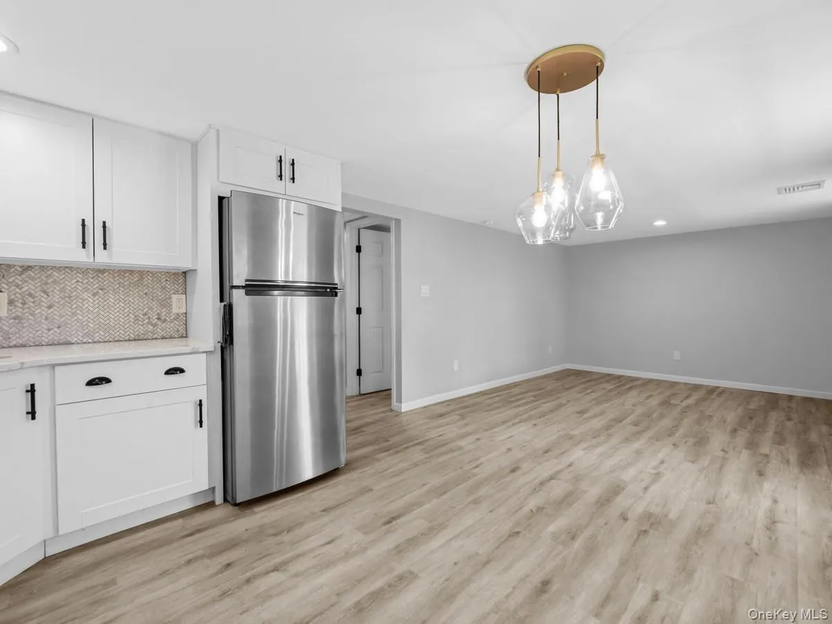eat in kitchen and livingroom eat in kitchen and livingroom