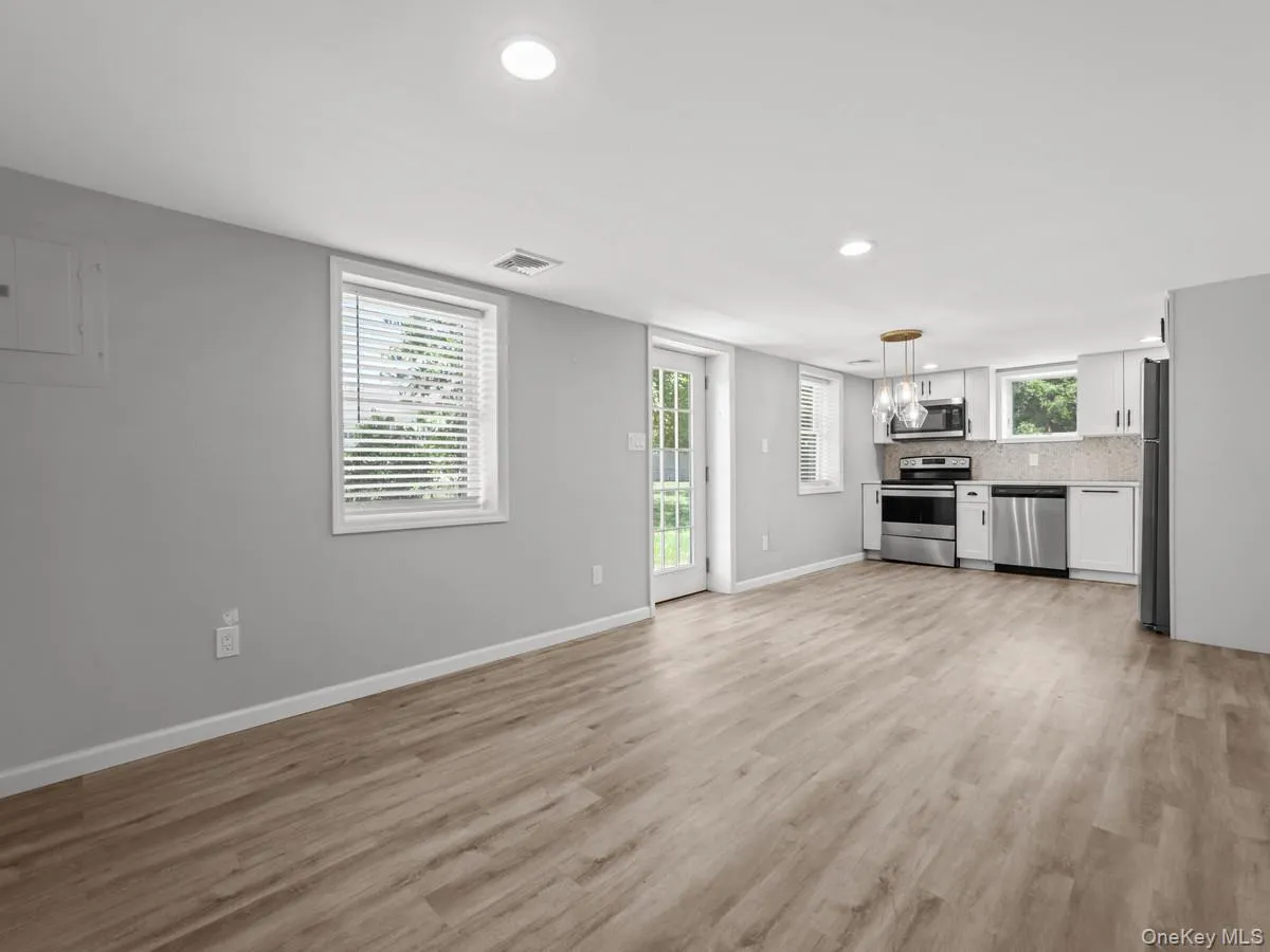 49 Furman Lane, Brookhaven, NY, 1 Bedroom Bedrooms, 5 Rooms Rooms,1 BathroomBathrooms,Residential Lease,For Rent,Furman,0,1029075 49 Furman Lane, Brookhaven, NY, 1 Bedroom Bedrooms, 5 Rooms Rooms,1 BathroomBathrooms,Residential Lease,For Rent,Furman,0,1029075