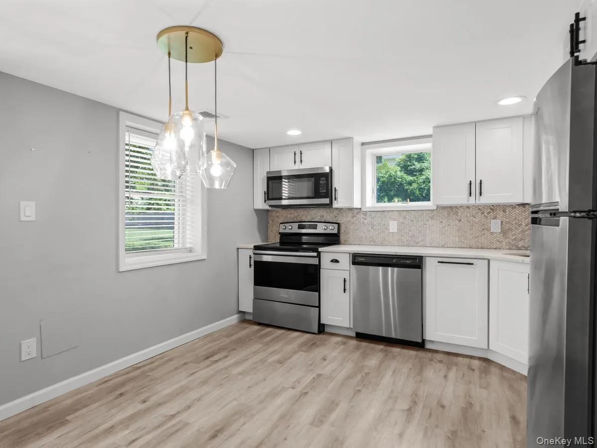 49 Furman Lane, Brookhaven, NY, 1 Bedroom Bedrooms, 5 Rooms Rooms,1 BathroomBathrooms,Residential Lease,For Rent,Furman,0,1029075 49 Furman Lane, Brookhaven, NY, 1 Bedroom Bedrooms, 5 Rooms Rooms,1 BathroomBathrooms,Residential Lease,For Rent,Furman,0,1029075