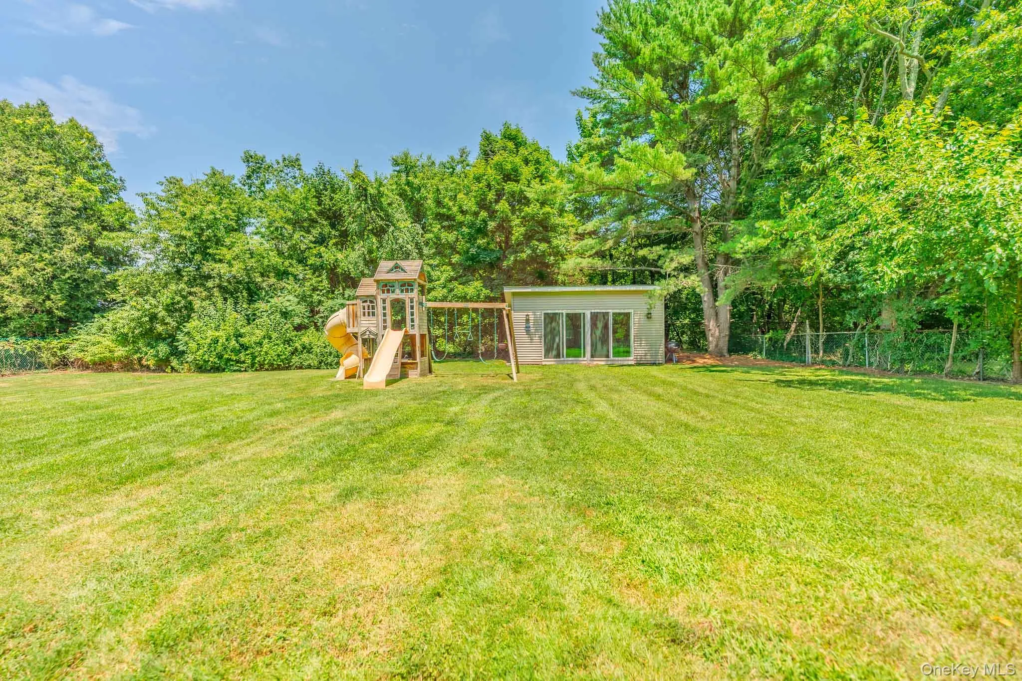 Huge Yard with Play set and "Man Cave" Huge Yard with Play set and "Man Cave"