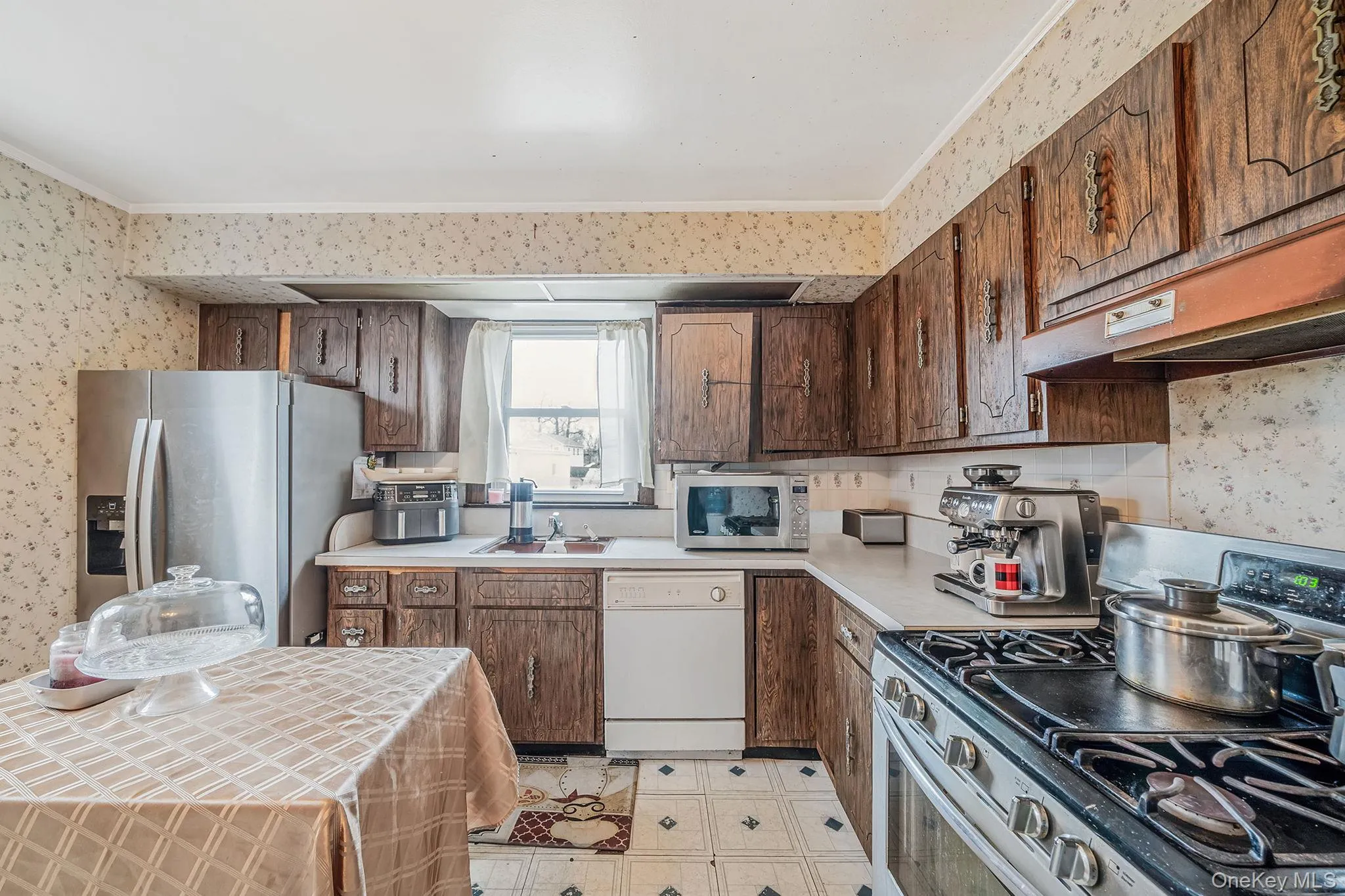 12 Edna Court, Hempstead, NY, 3 Bedrooms Bedrooms, 9 Rooms Rooms,2 BathroomsBathrooms,Residential,For Rent,Edna,0,1029086 12 Edna Court, Hempstead, NY, 3 Bedrooms Bedrooms, 9 Rooms Rooms,2 BathroomsBathrooms,Residential,For Rent,Edna,0,1029086