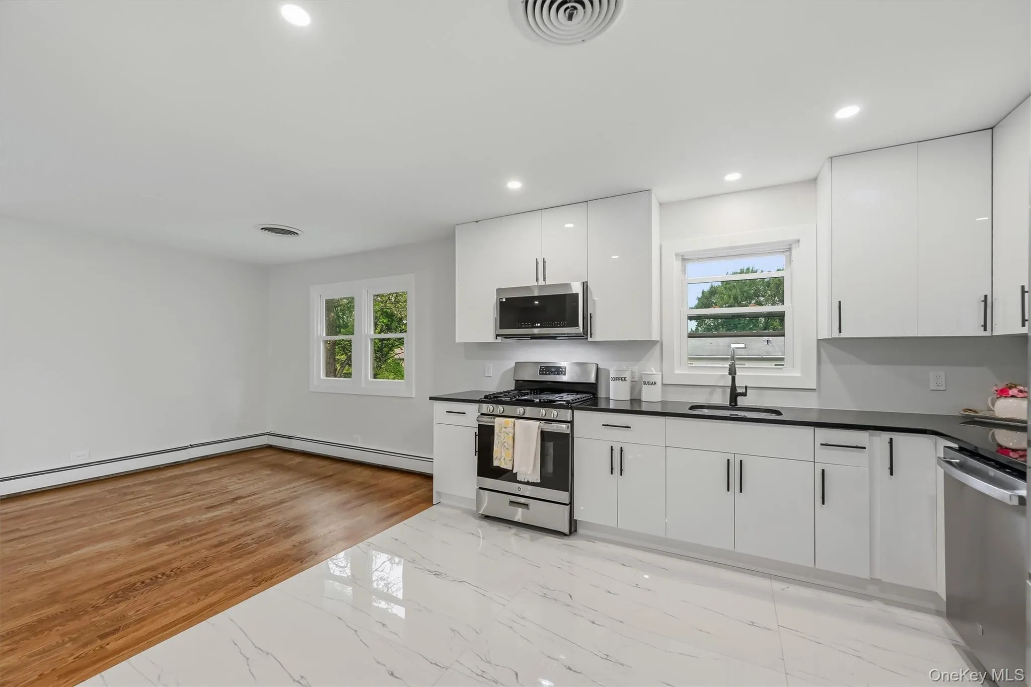 21 Manhattan Avenue, Middletown, NY, 3 Bedrooms Bedrooms, 8 Rooms Rooms,1 BathroomBathrooms,Residential,For Rent,Manhattan,0,1029090 21 Manhattan Avenue, Middletown, NY, 3 Bedrooms Bedrooms, 8 Rooms Rooms,1 BathroomBathrooms,Residential,For Rent,Manhattan,0,1029090