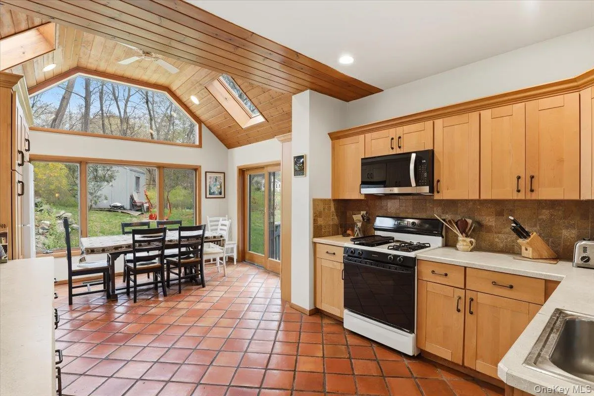 1 Branch Street, Lewisboro, NY, 3 Bedrooms Bedrooms, 7 Rooms Rooms,2 BathroomsBathrooms,Residential Lease,For Rent,Branch,0,1029094 1 Branch Street, Lewisboro, NY, 3 Bedrooms Bedrooms, 7 Rooms Rooms,2 BathroomsBathrooms,Residential Lease,For Rent,Branch,0,1029094