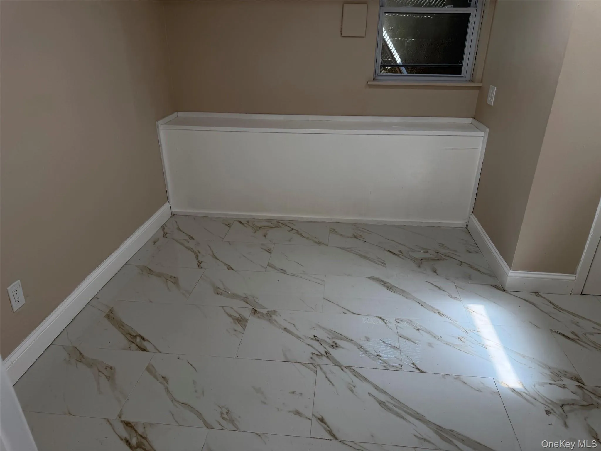 73 Willoughby Avenue, Oyster Bay, NY, 1 Bedroom Bedrooms, 3 Rooms Rooms,1 BathroomBathrooms,Residential Lease,For Rent,Willoughby,0,1029120 73 Willoughby Avenue, Oyster Bay, NY, 1 Bedroom Bedrooms, 3 Rooms Rooms,1 BathroomBathrooms,Residential Lease,For Rent,Willoughby,0,1029120