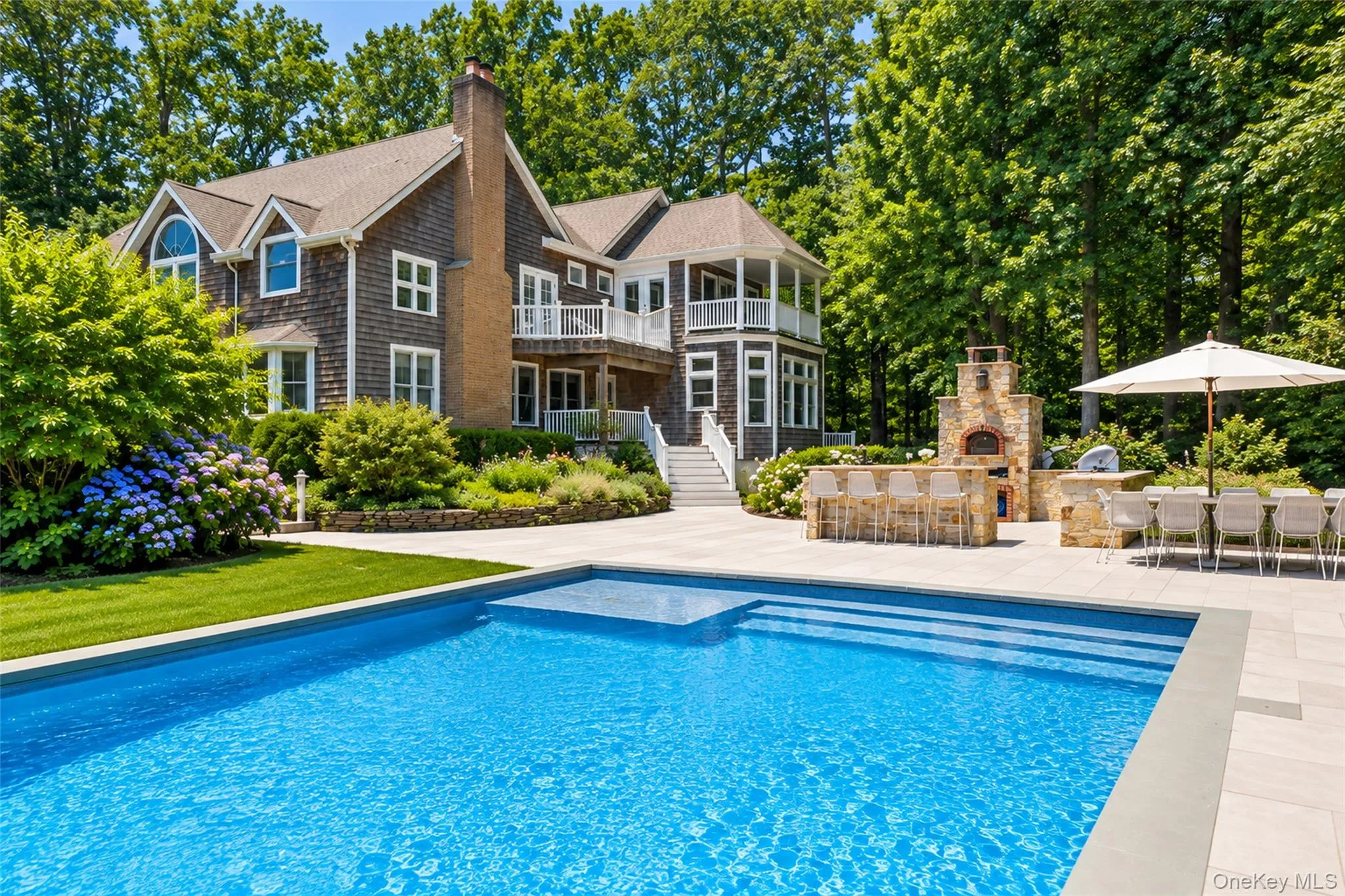 652 Noyack Path, Southampton, New York 11976