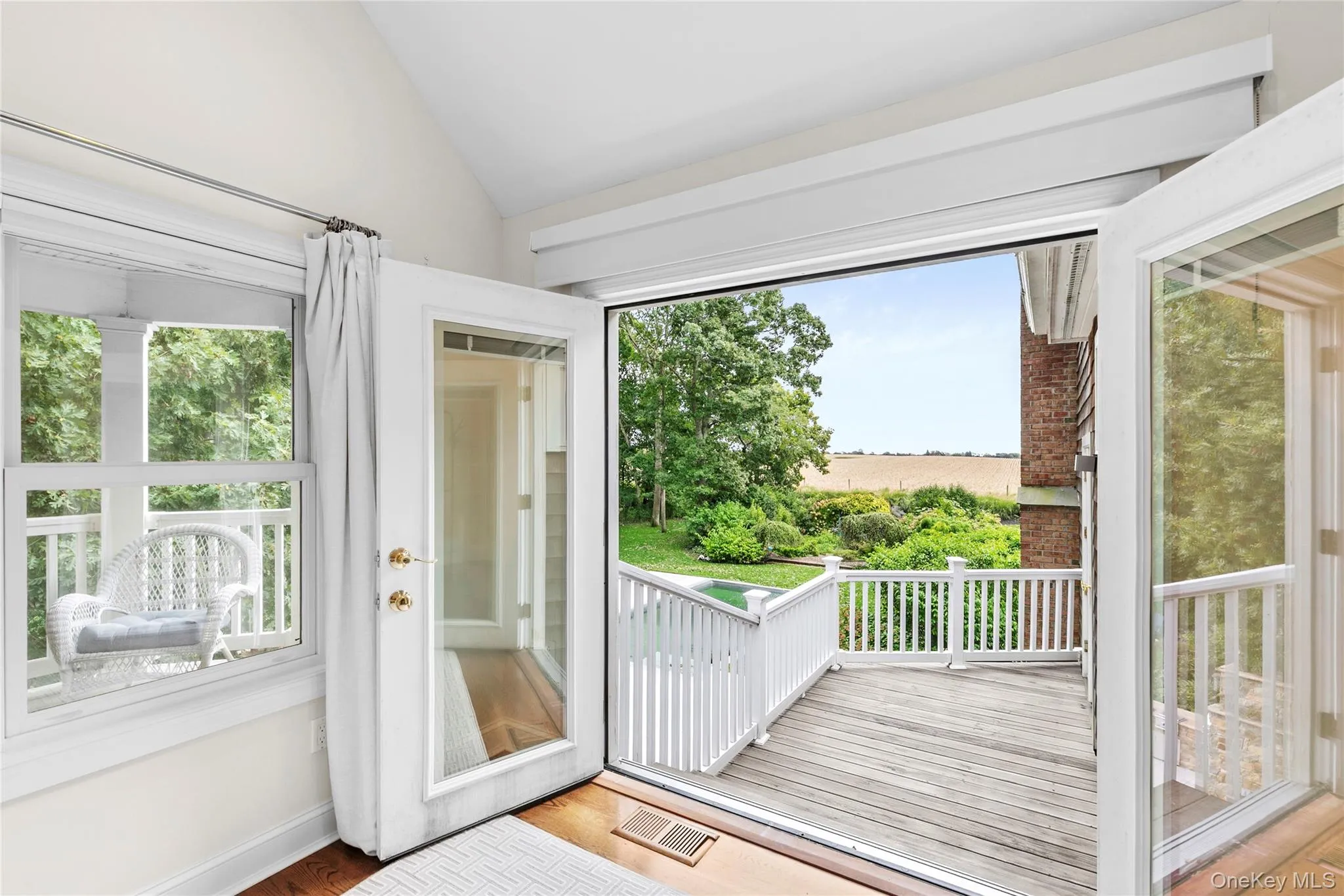 652 Noyack Path, Southampton, New York 11976