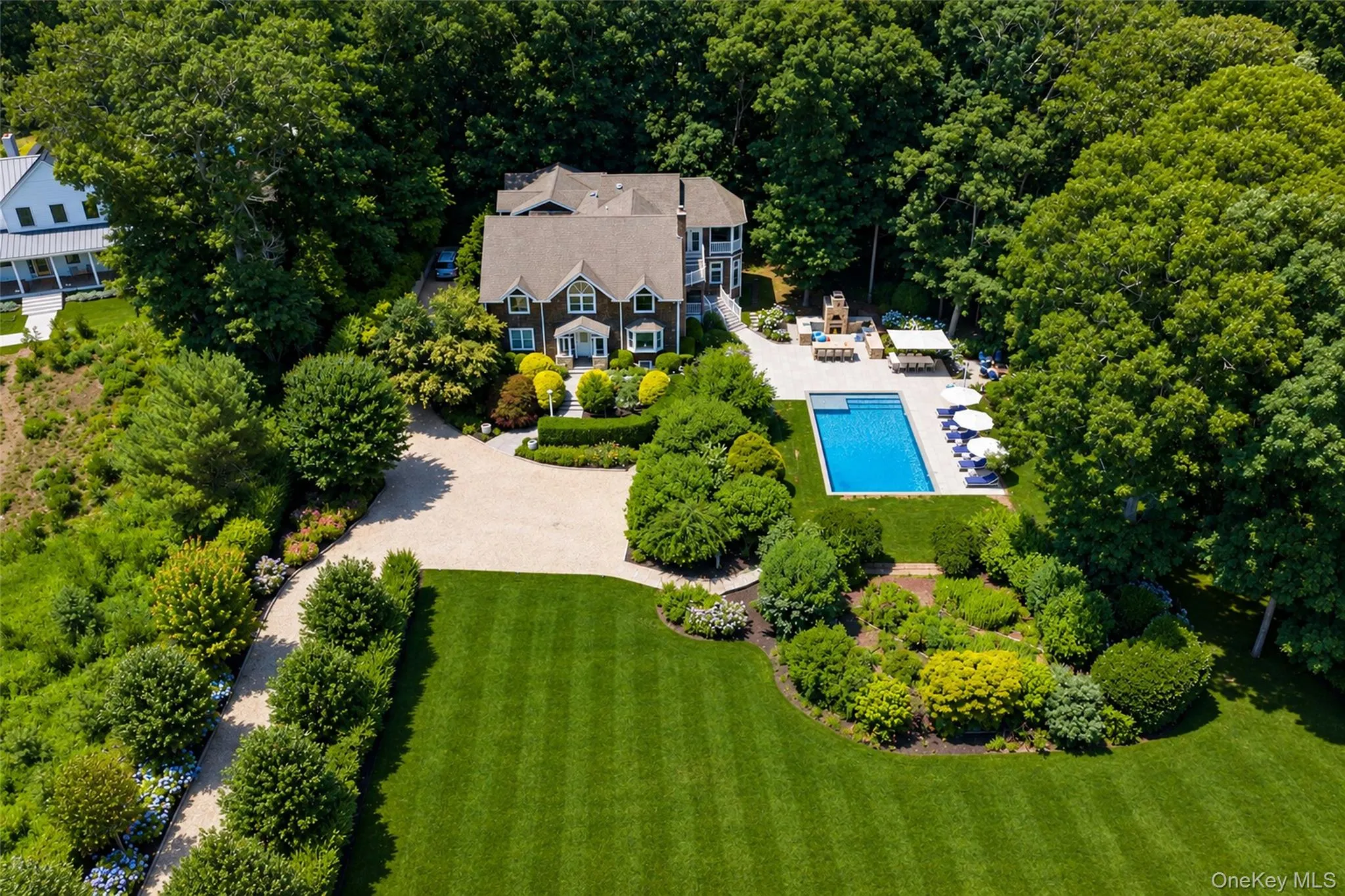 652 Noyack Path, Southampton, New York 11976