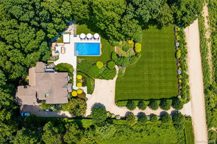 652 Noyack Path, Southampton, New York 11976