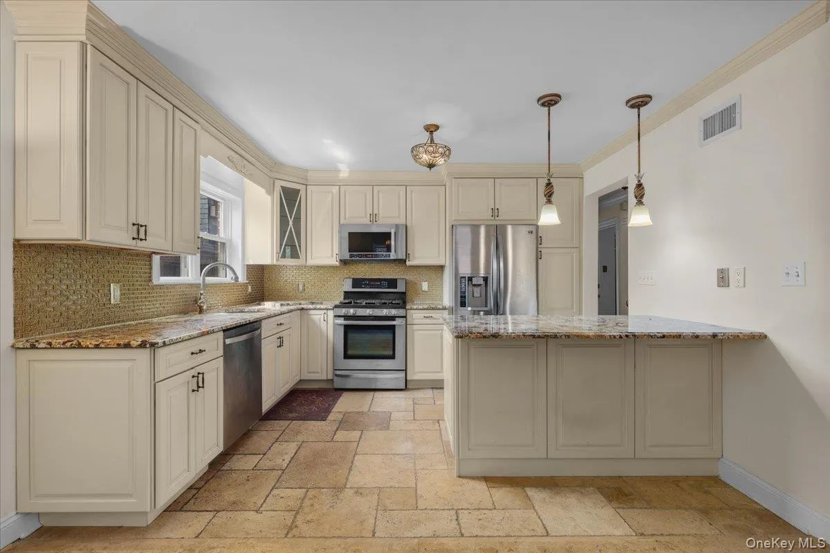 1184 Rhinelander Avenue, New York, NY, 2 Bedrooms Bedrooms, 5 Rooms Rooms,1 BathroomBathrooms,Residential Lease,For Rent,Rhinelander,0,1029145 1184 Rhinelander Avenue, New York, NY, 2 Bedrooms Bedrooms, 5 Rooms Rooms,1 BathroomBathrooms,Residential Lease,For Rent,Rhinelander,0,1029145
