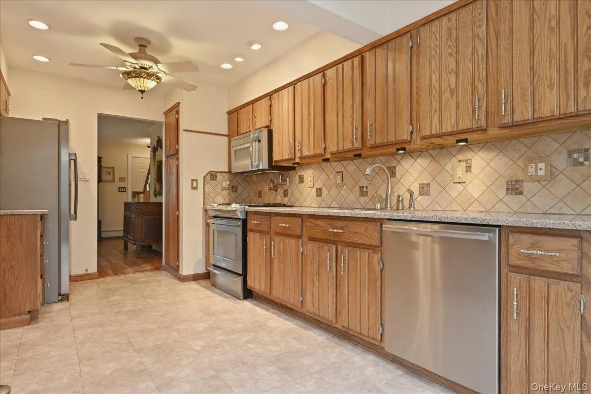1935 Lenox Avenue, Hempstead, NY, 4 Bedrooms Bedrooms, 7 Rooms Rooms,3 BathroomsBathrooms,Residential,For Rent,Lenox,0,1029148 1935 Lenox Avenue, Hempstead, NY, 4 Bedrooms Bedrooms, 7 Rooms Rooms,3 BathroomsBathrooms,Residential,For Rent,Lenox,0,1029148