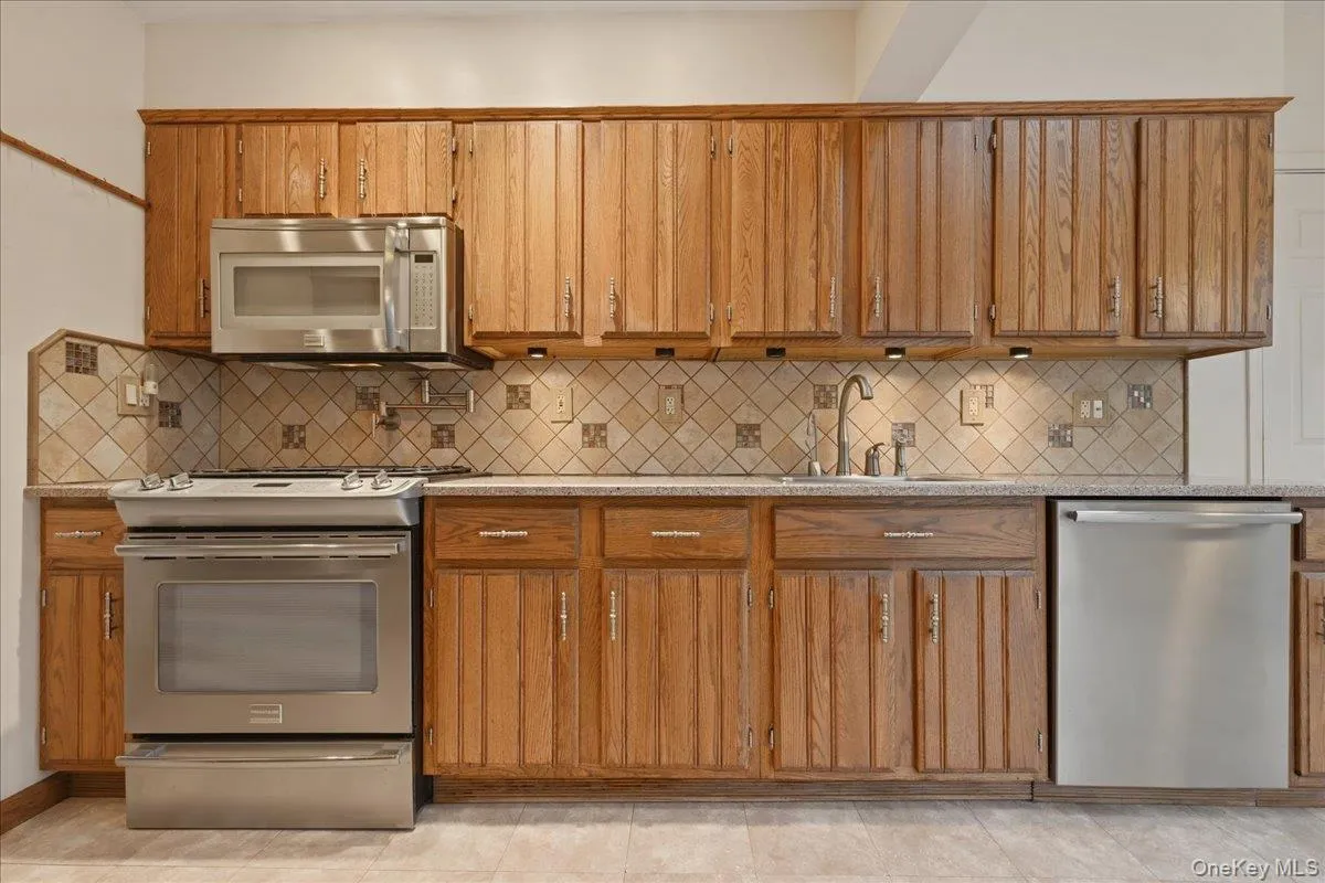 1935 Lenox Avenue, Hempstead, NY, 4 Bedrooms Bedrooms, 7 Rooms Rooms,3 BathroomsBathrooms,Residential,For Rent,Lenox,0,1029148 1935 Lenox Avenue, Hempstead, NY, 4 Bedrooms Bedrooms, 7 Rooms Rooms,3 BathroomsBathrooms,Residential,For Rent,Lenox,0,1029148