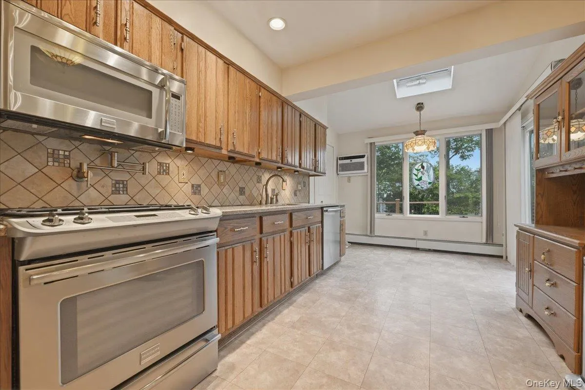 1935 Lenox Avenue, Hempstead, NY, 4 Bedrooms Bedrooms, 7 Rooms Rooms,3 BathroomsBathrooms,Residential,For Rent,Lenox,0,1029148 1935 Lenox Avenue, Hempstead, NY, 4 Bedrooms Bedrooms, 7 Rooms Rooms,3 BathroomsBathrooms,Residential,For Rent,Lenox,0,1029148