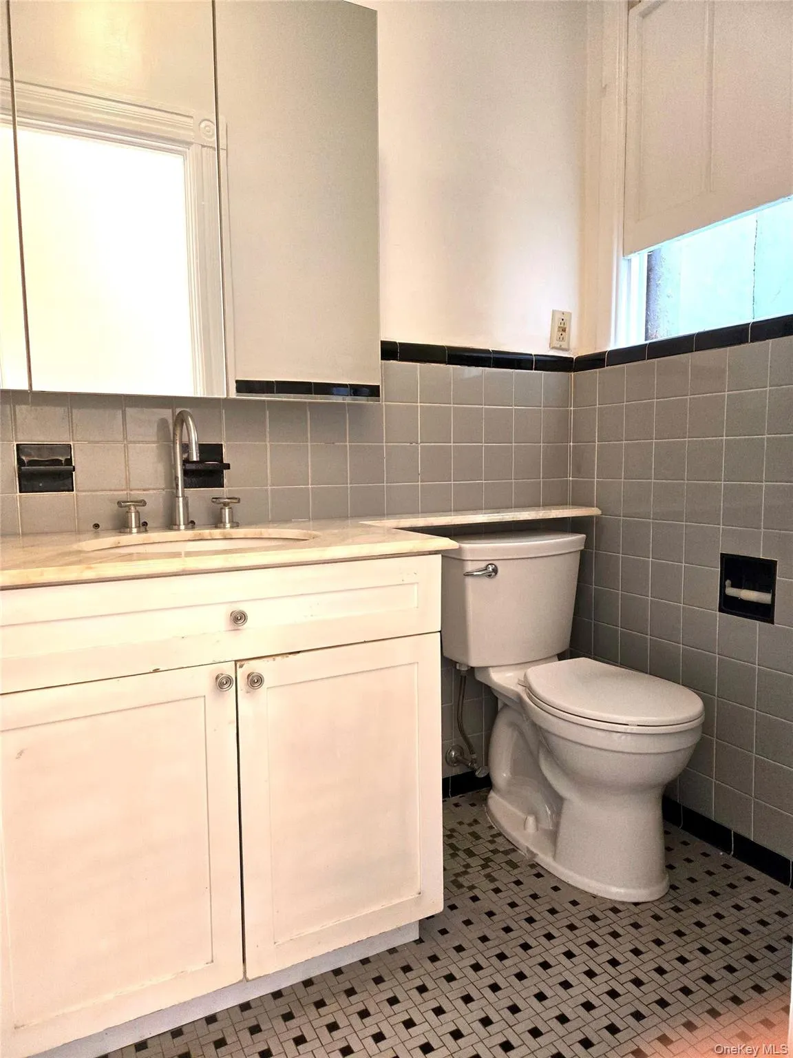 5936 Woodbine Street, New York, NY, 3 Bedrooms Bedrooms, 6 Rooms Rooms,1 BathroomBathrooms,Residential Lease,For Rent,Woodbine,0,1029153 5936 Woodbine Street, New York, NY, 3 Bedrooms Bedrooms, 6 Rooms Rooms,1 BathroomBathrooms,Residential Lease,For Rent,Woodbine,0,1029153