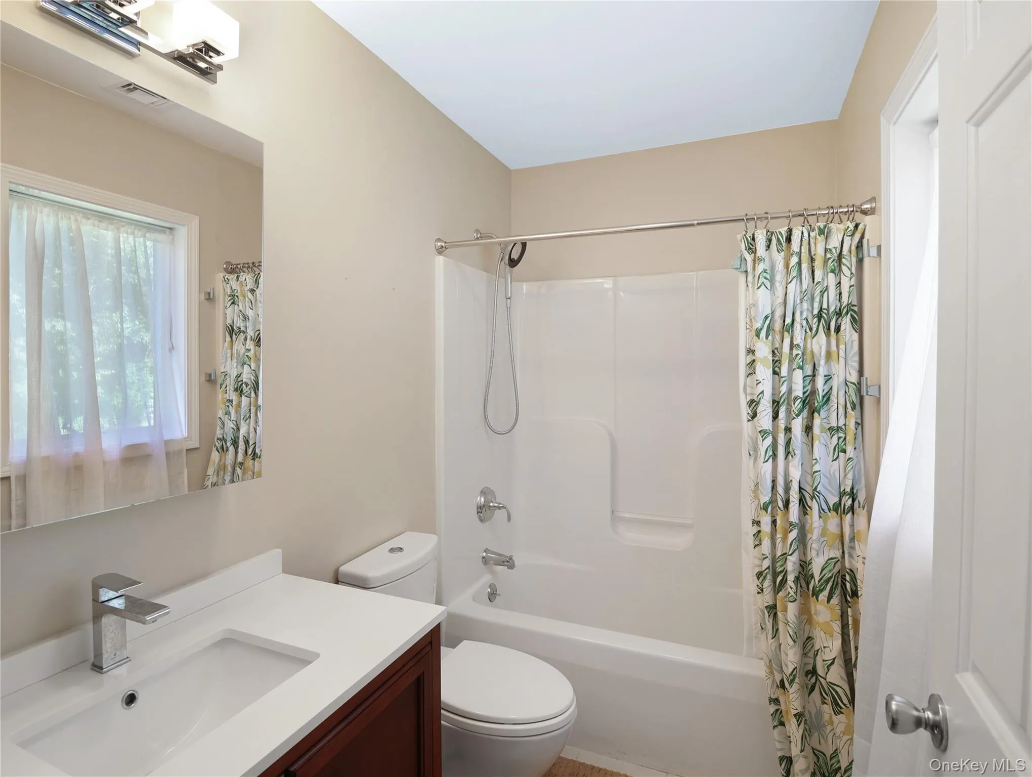 53 Leif Boulevard, Clarkstown, NY, 2 Bedrooms Bedrooms, 6 Rooms Rooms,3 BathroomsBathrooms,Residential,For Rent,Leif,0,1029154 53 Leif Boulevard, Clarkstown, NY, 2 Bedrooms Bedrooms, 6 Rooms Rooms,3 BathroomsBathrooms,Residential,For Rent,Leif,0,1029154