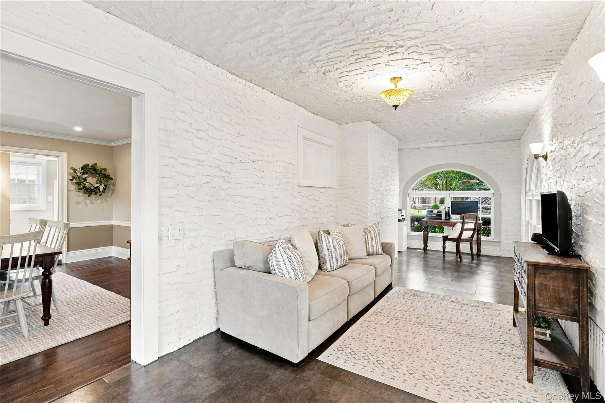 Spacious Den / Sunroom Spacious Den / Sunroom