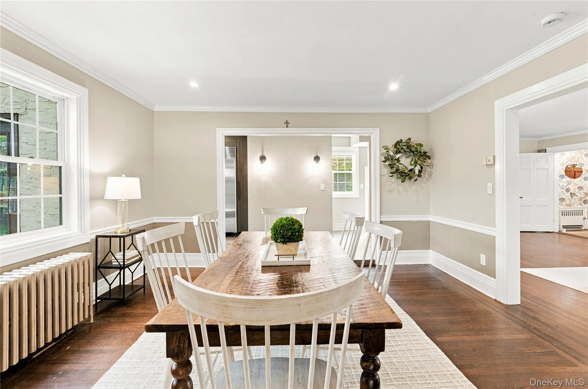 Oversized Dining Room right off of the kitchen Oversized Dining Room right off of the kitchen