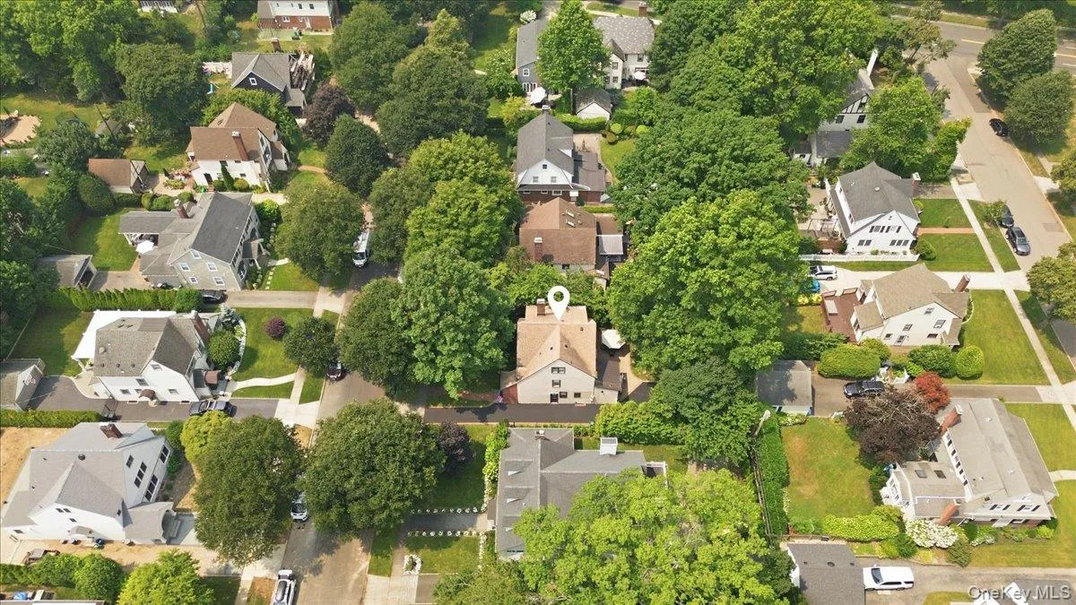 Beautiful Aerial View of 89 Poplar Street situated on a 60 x 125 lot Beautiful Aerial View of 89 Poplar Street situated on a 60 x 125 lot