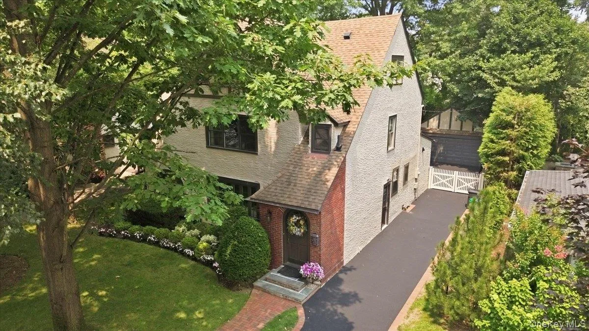 89 Poplar Street, Hempstead, NY, 5 Bedrooms Bedrooms, 7 Rooms Rooms,2 BathroomsBathrooms,Residential,For Rent,Poplar,0,1029156 89 Poplar Street, Hempstead, NY, 5 Bedrooms Bedrooms, 7 Rooms Rooms,2 BathroomsBathrooms,Residential,For Rent,Poplar,0,1029156