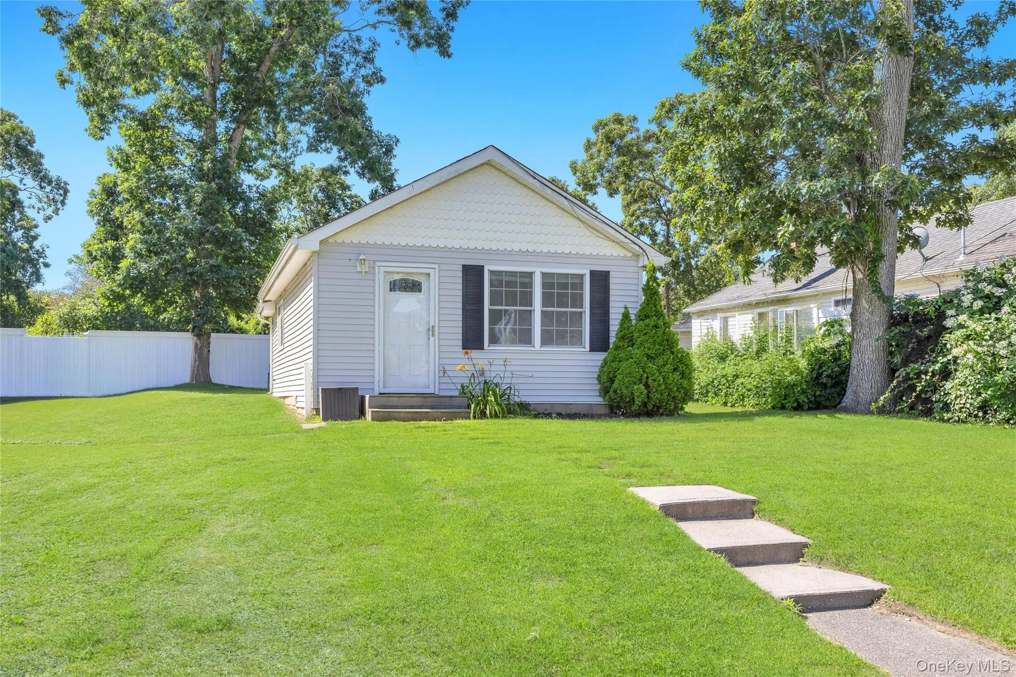 22 Maplewood Avenue, Brookhaven, NY, 2 Bedrooms Bedrooms, 4 Rooms Rooms,1 BathroomBathrooms,Residential Lease,For Rent,Maplewood,0,1029157 22 Maplewood Avenue, Brookhaven, NY, 2 Bedrooms Bedrooms, 4 Rooms Rooms,1 BathroomBathrooms,Residential Lease,For Rent,Maplewood,0,1029157