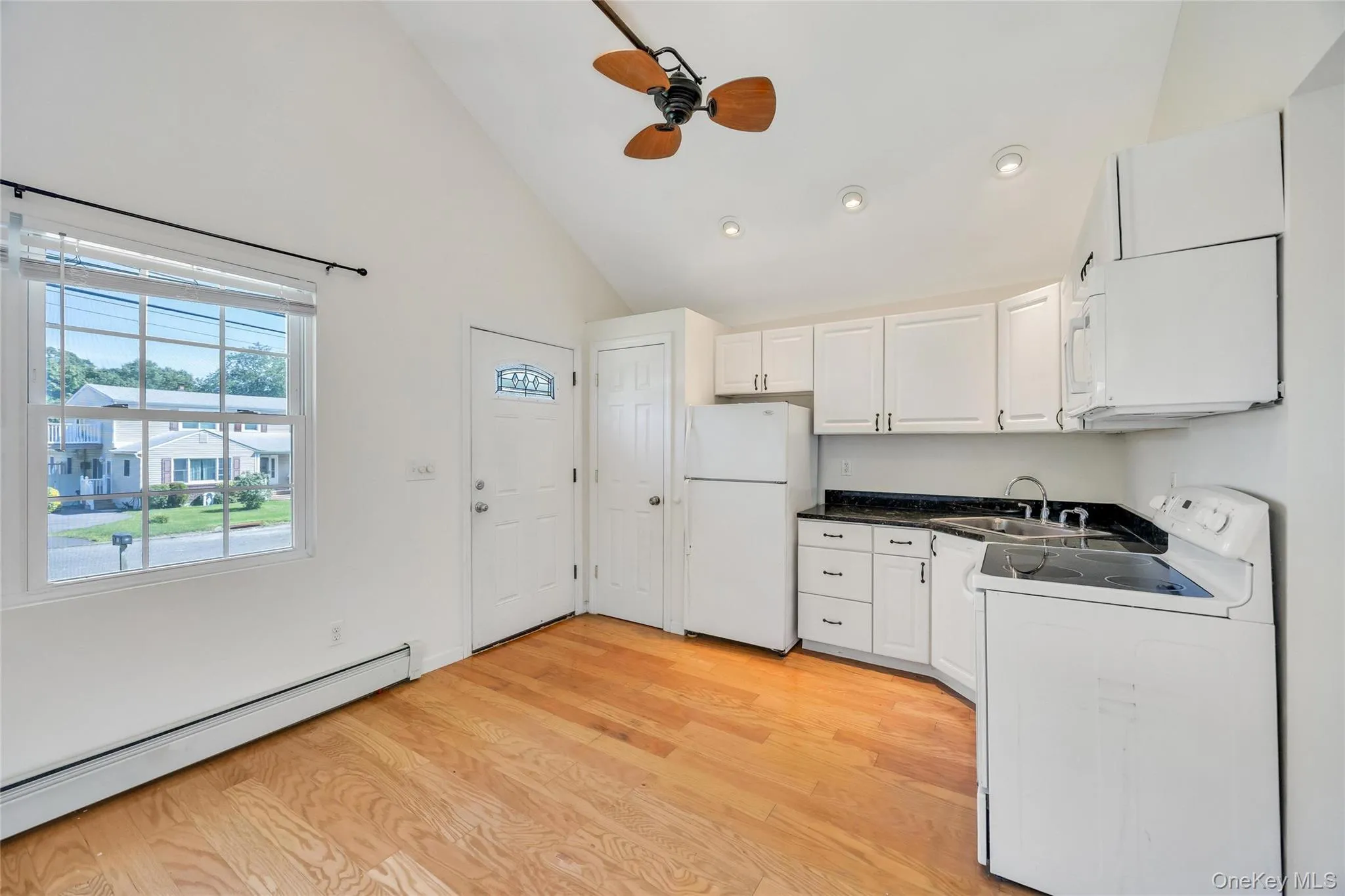 22 Maplewood Avenue, Brookhaven, NY, 2 Bedrooms Bedrooms, 4 Rooms Rooms,1 BathroomBathrooms,Residential Lease,For Rent,Maplewood,0,1029157 22 Maplewood Avenue, Brookhaven, NY, 2 Bedrooms Bedrooms, 4 Rooms Rooms,1 BathroomBathrooms,Residential Lease,For Rent,Maplewood,0,1029157