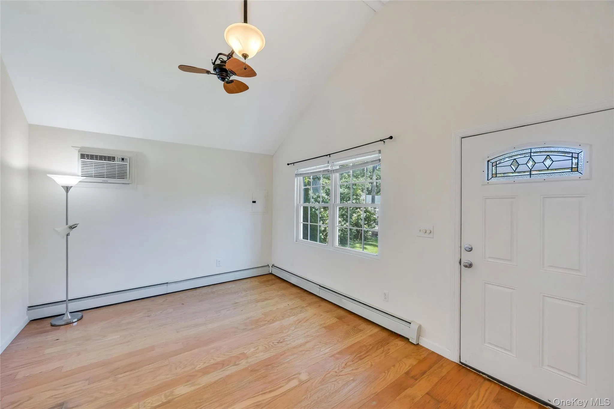 22 Maplewood Avenue, Brookhaven, NY, 2 Bedrooms Bedrooms, 4 Rooms Rooms,1 BathroomBathrooms,Residential Lease,For Rent,Maplewood,0,1029157 22 Maplewood Avenue, Brookhaven, NY, 2 Bedrooms Bedrooms, 4 Rooms Rooms,1 BathroomBathrooms,Residential Lease,For Rent,Maplewood,0,1029157