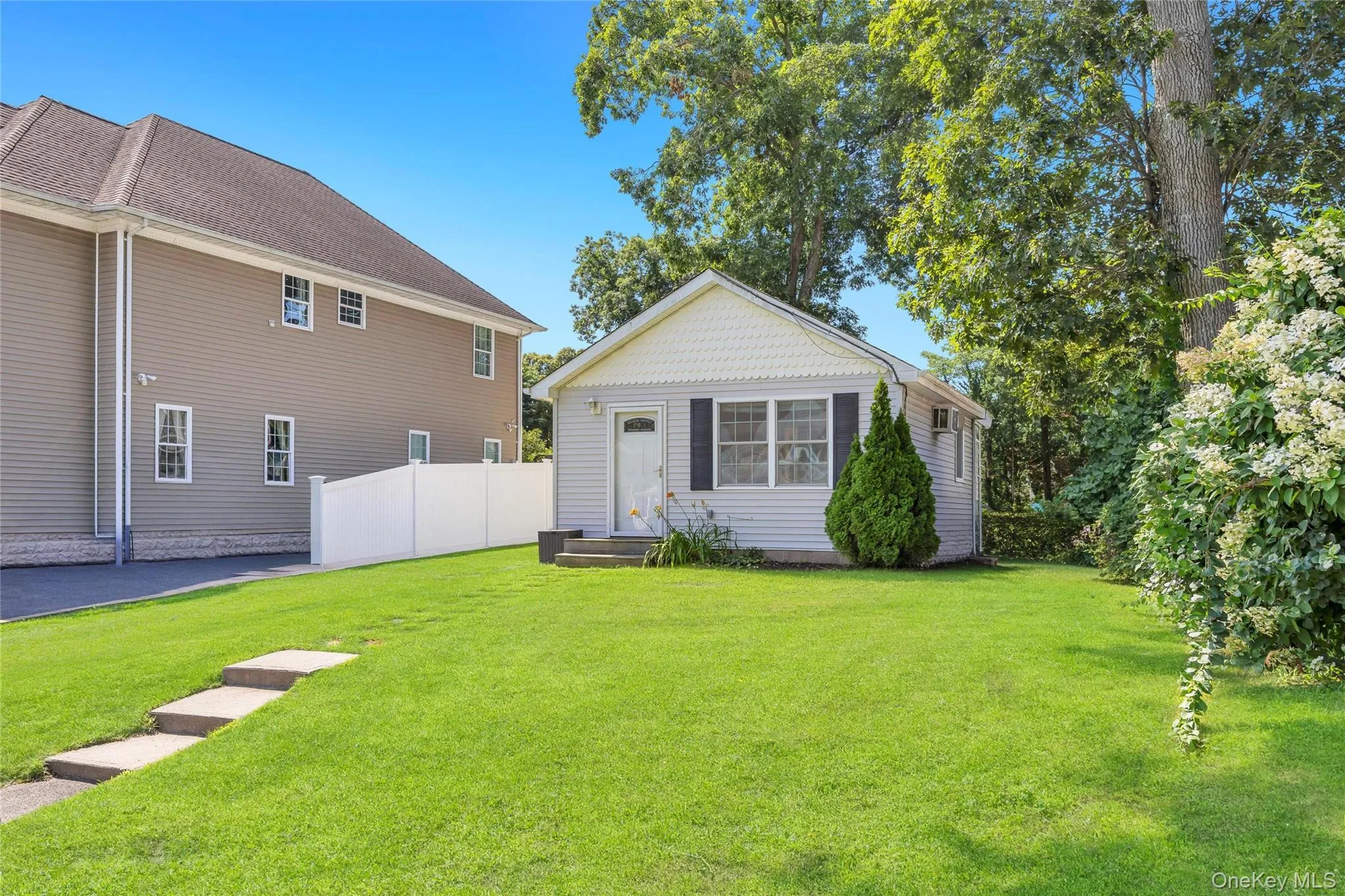 22 Maplewood Avenue, Brookhaven, NY, 2 Bedrooms Bedrooms, 4 Rooms Rooms,1 BathroomBathrooms,Residential Lease,For Rent,Maplewood,0,1029157 22 Maplewood Avenue, Brookhaven, NY, 2 Bedrooms Bedrooms, 4 Rooms Rooms,1 BathroomBathrooms,Residential Lease,For Rent,Maplewood,0,1029157