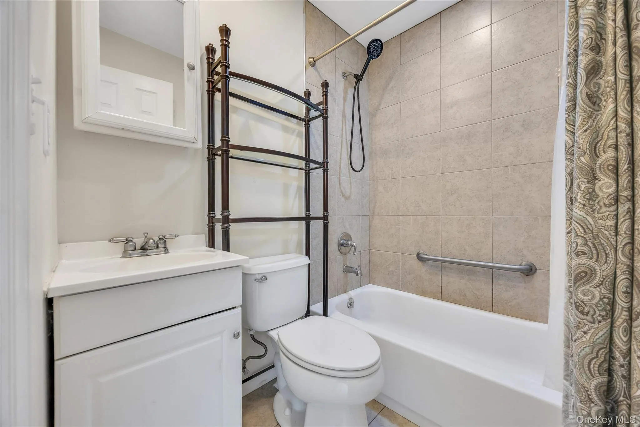 22 Maplewood Avenue, Brookhaven, NY, 2 Bedrooms Bedrooms, 4 Rooms Rooms,1 BathroomBathrooms,Residential Lease,For Rent,Maplewood,0,1029157 22 Maplewood Avenue, Brookhaven, NY, 2 Bedrooms Bedrooms, 4 Rooms Rooms,1 BathroomBathrooms,Residential Lease,For Rent,Maplewood,0,1029157