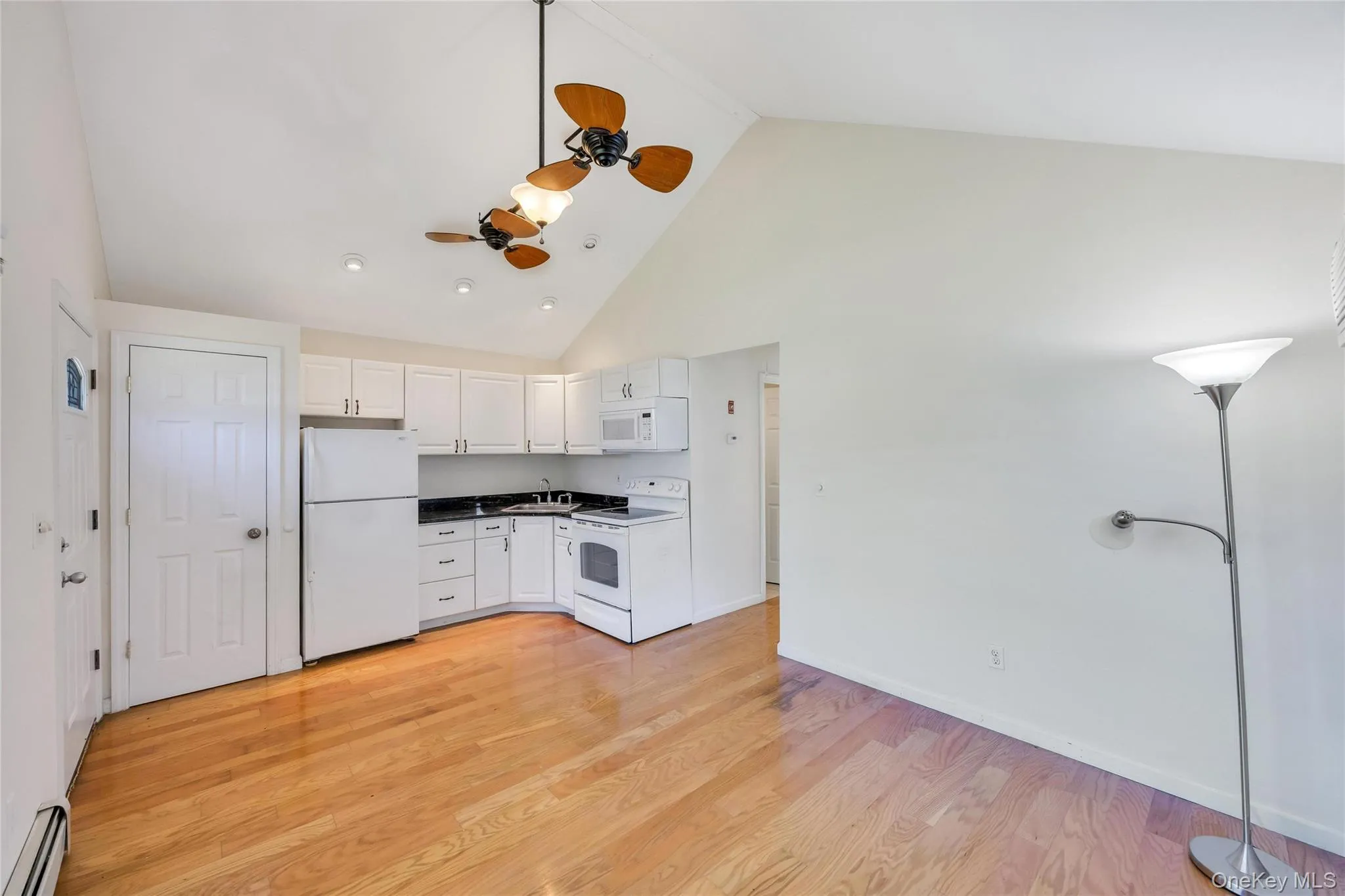 22 Maplewood Avenue, Brookhaven, NY, 2 Bedrooms Bedrooms, 4 Rooms Rooms,1 BathroomBathrooms,Residential Lease,For Rent,Maplewood,0,1029157 22 Maplewood Avenue, Brookhaven, NY, 2 Bedrooms Bedrooms, 4 Rooms Rooms,1 BathroomBathrooms,Residential Lease,For Rent,Maplewood,0,1029157
