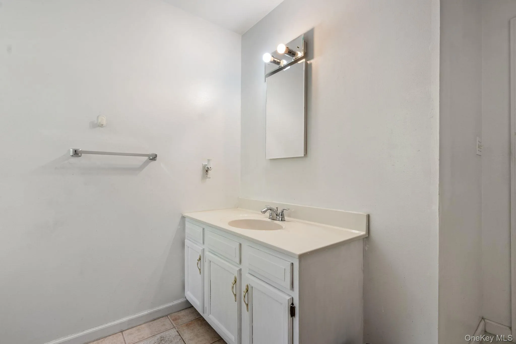 18 Mews Alley, Poughkeepsie (town), NY, 3 Bedrooms Bedrooms, 8 Rooms Rooms,2 BathroomsBathrooms,Residential,For Rent,Mews,0,1029166 18 Mews Alley, Poughkeepsie (town), NY, 3 Bedrooms Bedrooms, 8 Rooms Rooms,2 BathroomsBathrooms,Residential,For Rent,Mews,0,1029166