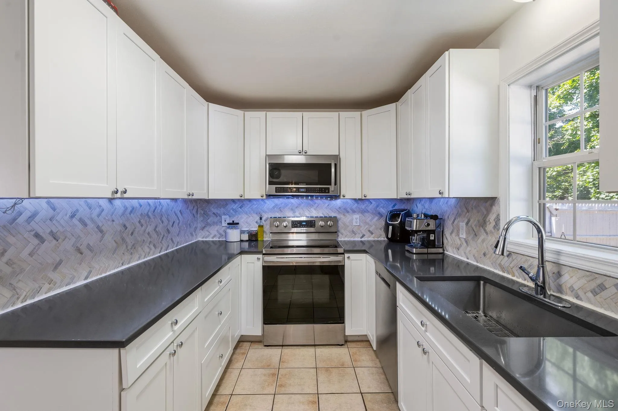 18 Mews Alley, Poughkeepsie (town), NY, 3 Bedrooms Bedrooms, 8 Rooms Rooms,2 BathroomsBathrooms,Residential,For Rent,Mews,0,1029166 18 Mews Alley, Poughkeepsie (town), NY, 3 Bedrooms Bedrooms, 8 Rooms Rooms,2 BathroomsBathrooms,Residential,For Rent,Mews,0,1029166