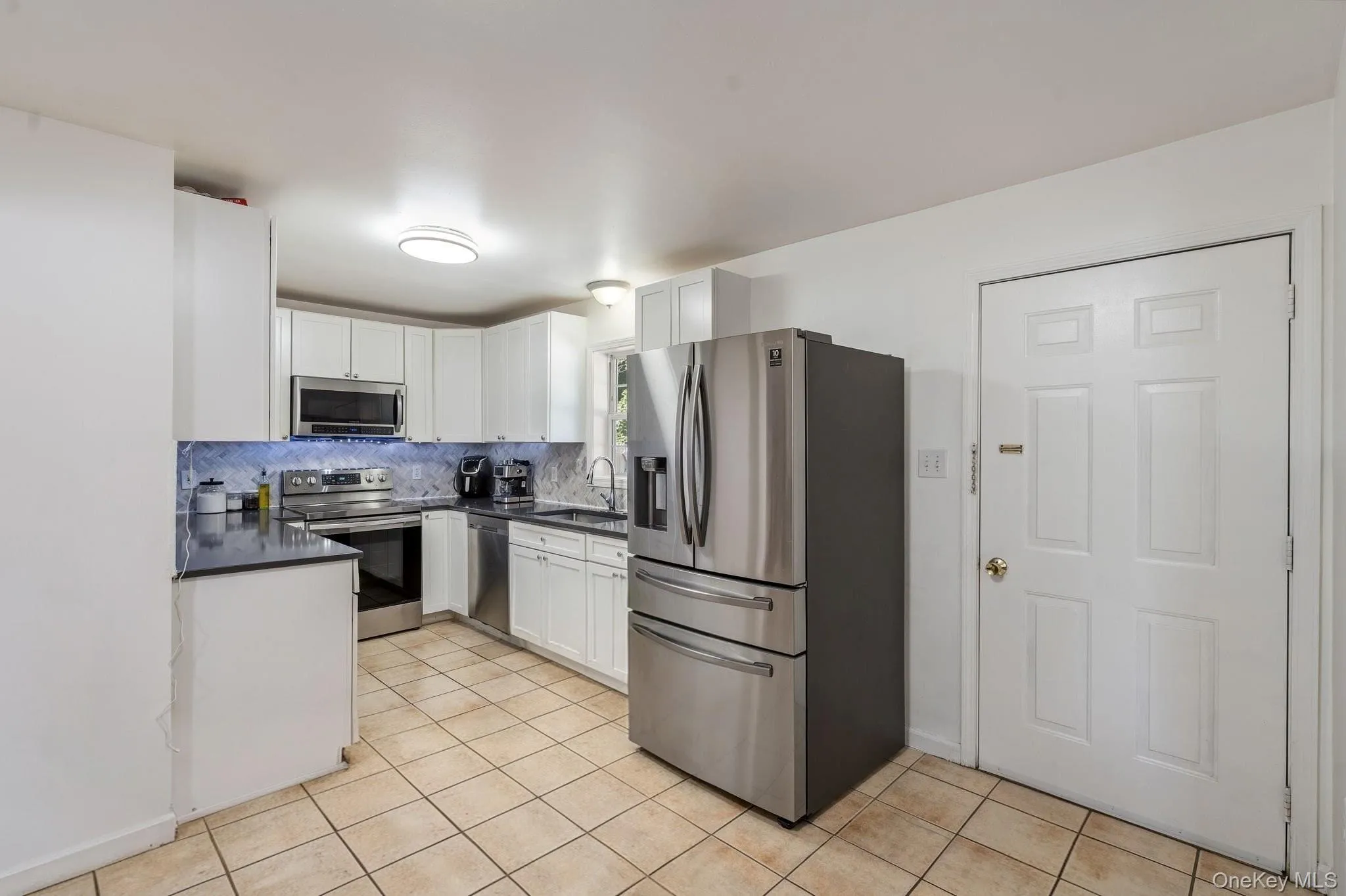 18 Mews Alley, Poughkeepsie (town), NY, 3 Bedrooms Bedrooms, 8 Rooms Rooms,2 BathroomsBathrooms,Residential,For Rent,Mews,0,1029166 18 Mews Alley, Poughkeepsie (town), NY, 3 Bedrooms Bedrooms, 8 Rooms Rooms,2 BathroomsBathrooms,Residential,For Rent,Mews,0,1029166