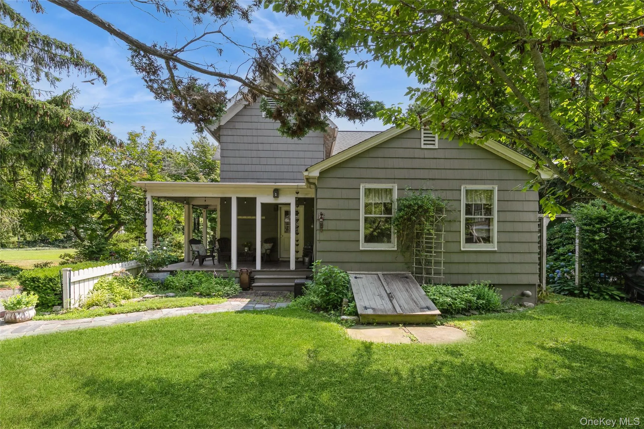 200 Greene Avenue, Islip, NY, 5 Bedrooms Bedrooms, 9 Rooms Rooms,3 BathroomsBathrooms,Residential,For Rent,Greene,0,1029167 200 Greene Avenue, Islip, NY, 5 Bedrooms Bedrooms, 9 Rooms Rooms,3 BathroomsBathrooms,Residential,For Rent,Greene,0,1029167