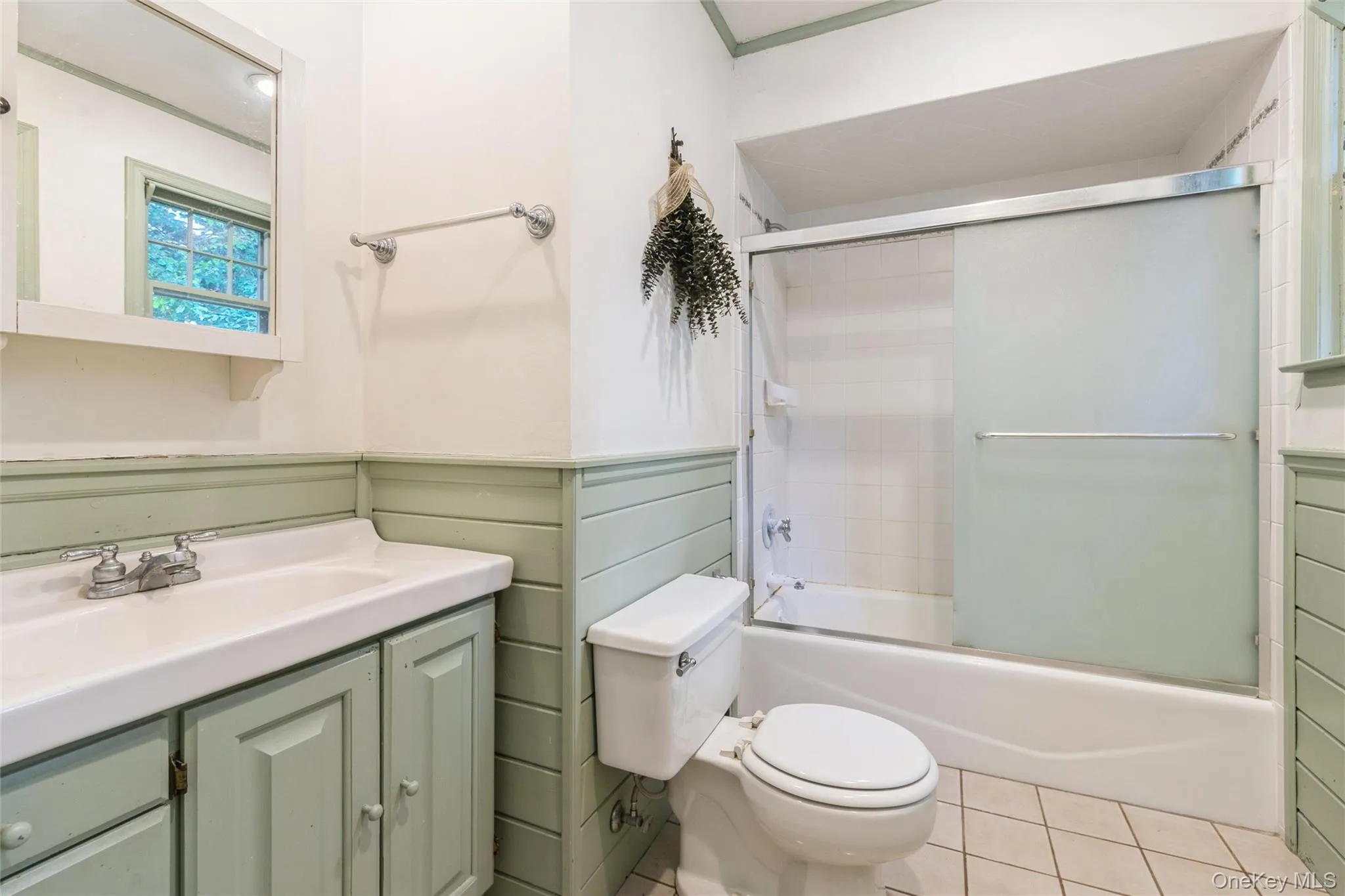 200 Greene Avenue, Islip, NY, 5 Bedrooms Bedrooms, 9 Rooms Rooms,3 BathroomsBathrooms,Residential,For Rent,Greene,0,1029167 200 Greene Avenue, Islip, NY, 5 Bedrooms Bedrooms, 9 Rooms Rooms,3 BathroomsBathrooms,Residential,For Rent,Greene,0,1029167