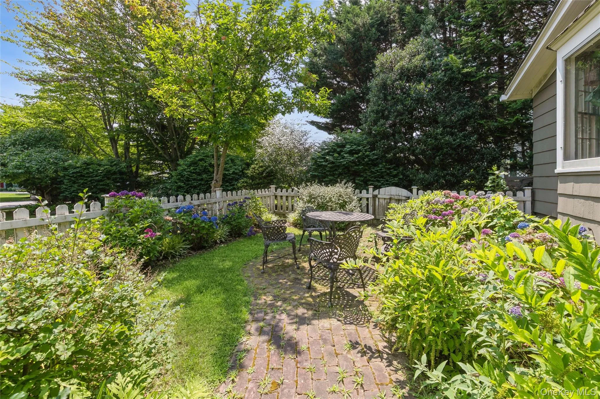 200 Greene Avenue, Islip, NY, 5 Bedrooms Bedrooms, 9 Rooms Rooms,3 BathroomsBathrooms,Residential,For Rent,Greene,0,1029167 200 Greene Avenue, Islip, NY, 5 Bedrooms Bedrooms, 9 Rooms Rooms,3 BathroomsBathrooms,Residential,For Rent,Greene,0,1029167