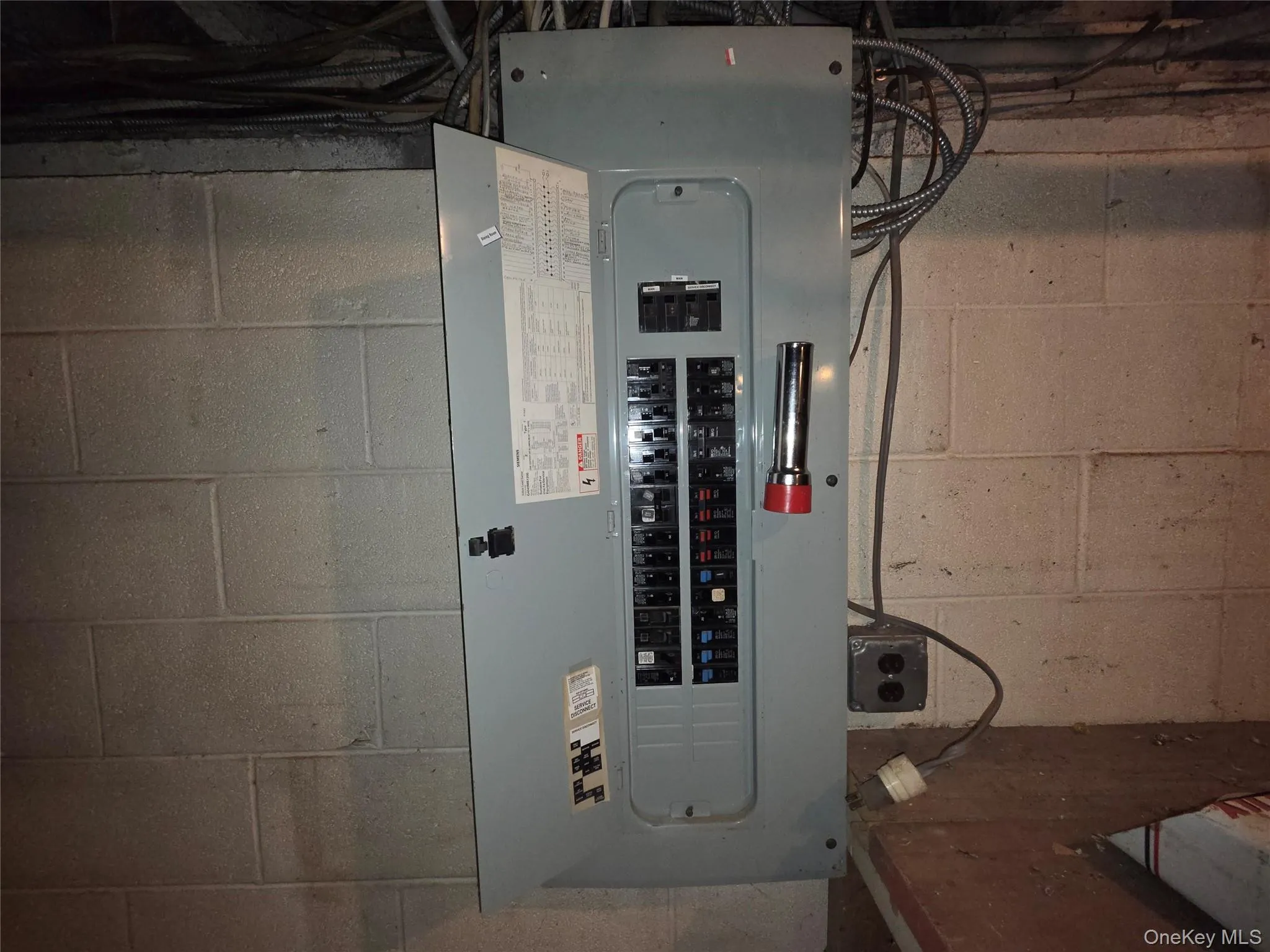 Circuit panel Circuit panel