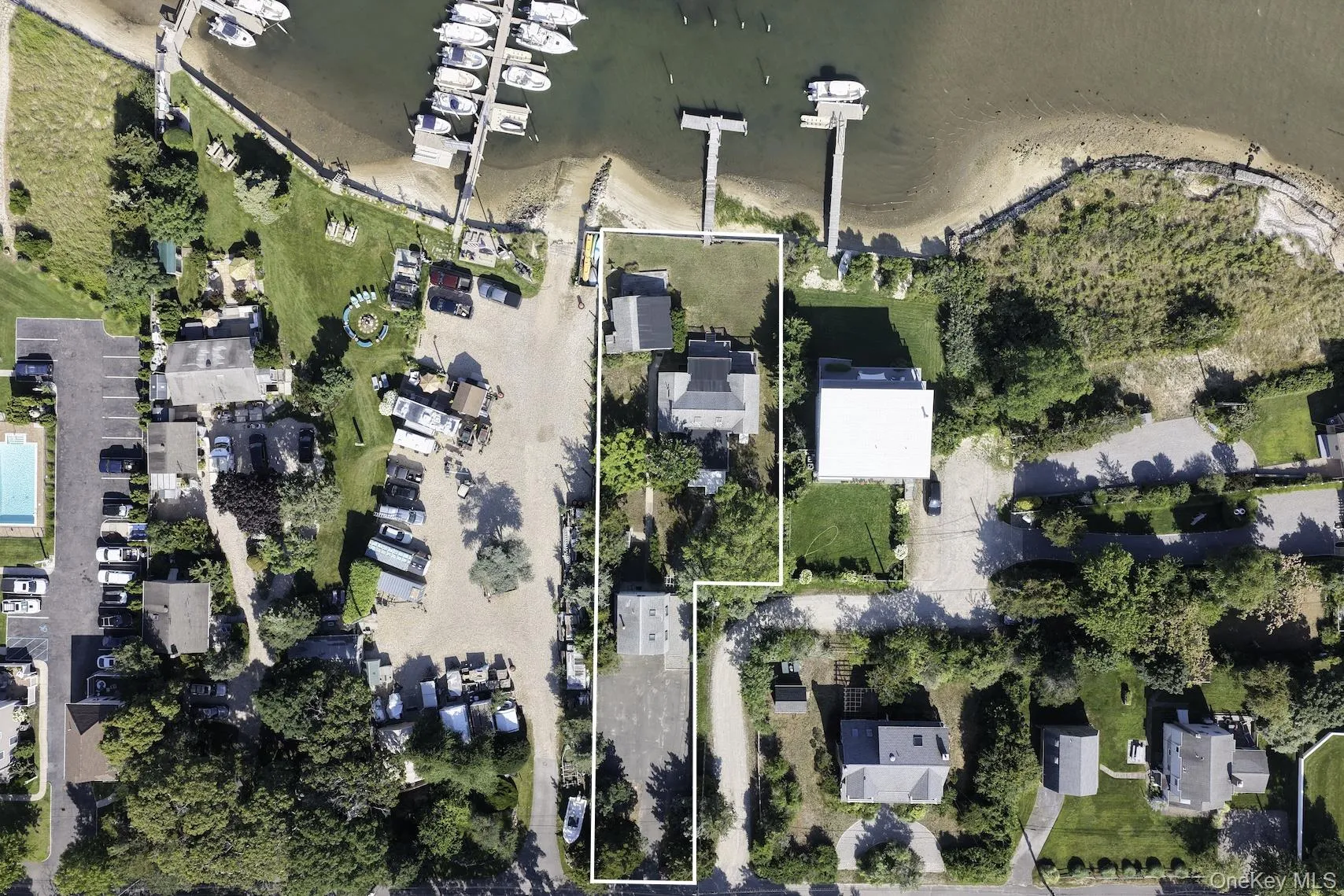 35 Gardners Lane, Southampton, NY, 4 Bedrooms Bedrooms, 12 Rooms Rooms,4 BathroomsBathrooms,Residential,For Rent,Gardners,0,1029188 35 Gardners Lane, Southampton, NY, 4 Bedrooms Bedrooms, 12 Rooms Rooms,4 BathroomsBathrooms,Residential,For Rent,Gardners,0,1029188